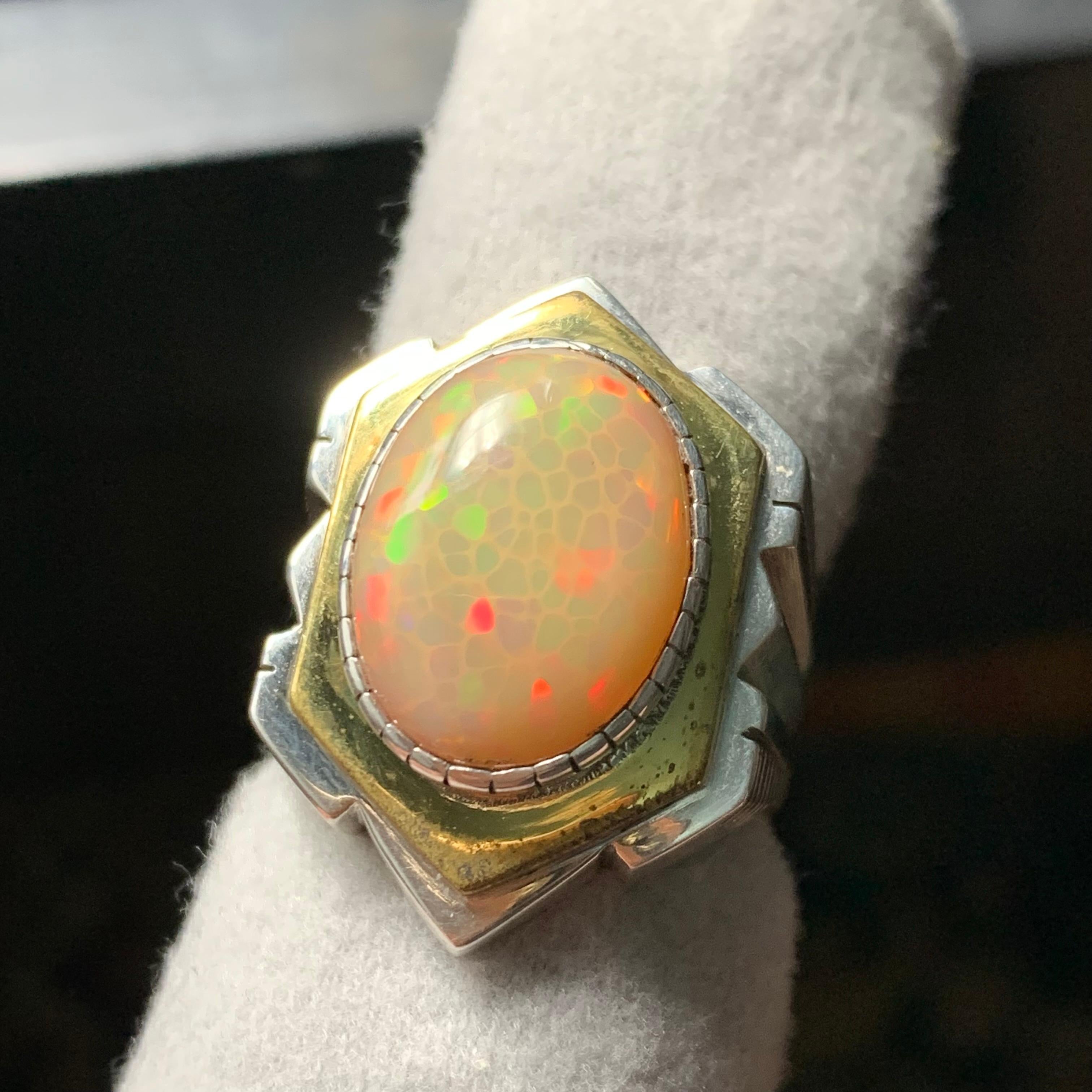 Cabochon Anello con opale arancione naturale in argento 925 - Fatto a mano con giochi di colore in vendita