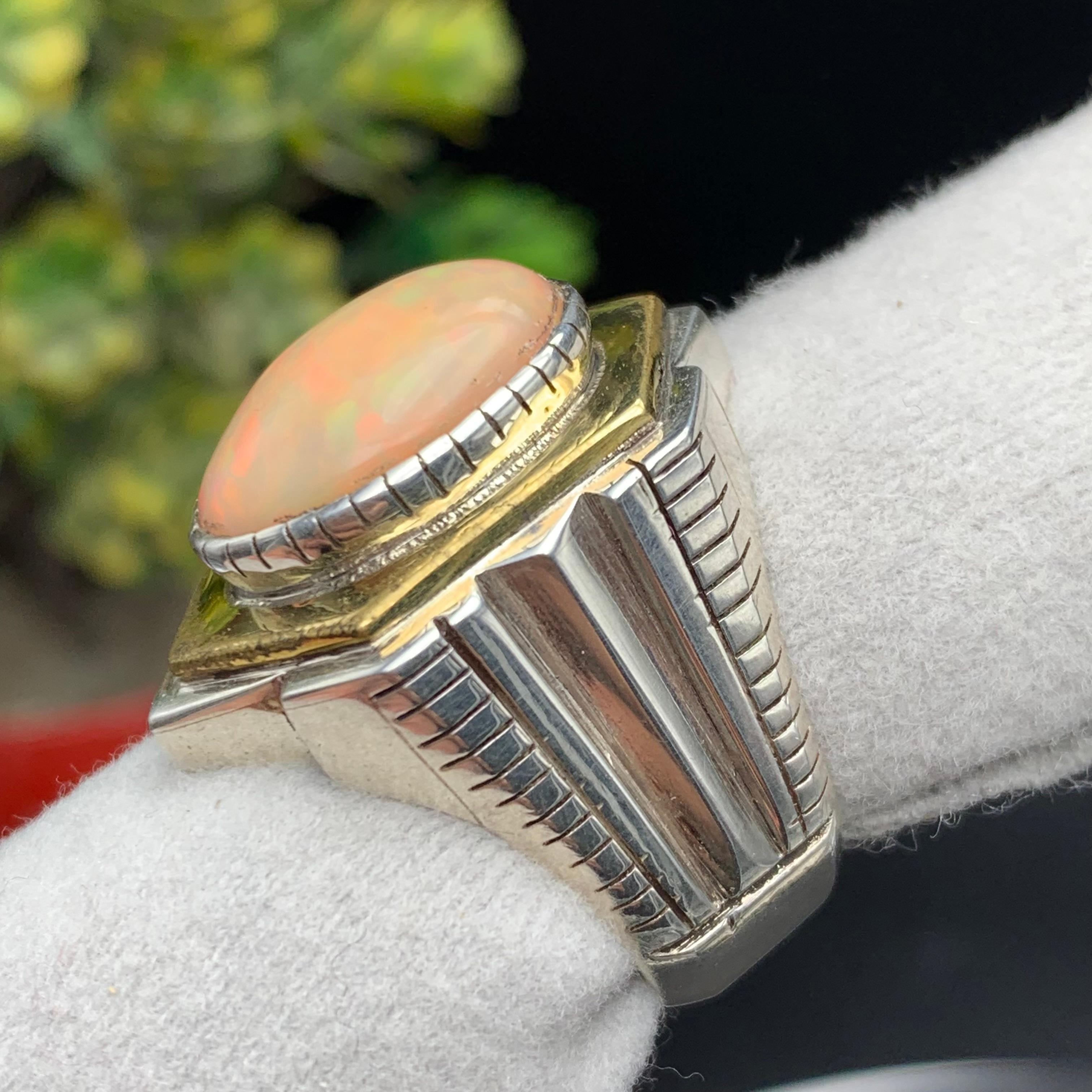 Anello con opale arancione naturale in argento 925 - Fatto a mano con giochi di colore In condizioni Nuovo in vendita a Peshawar, PK