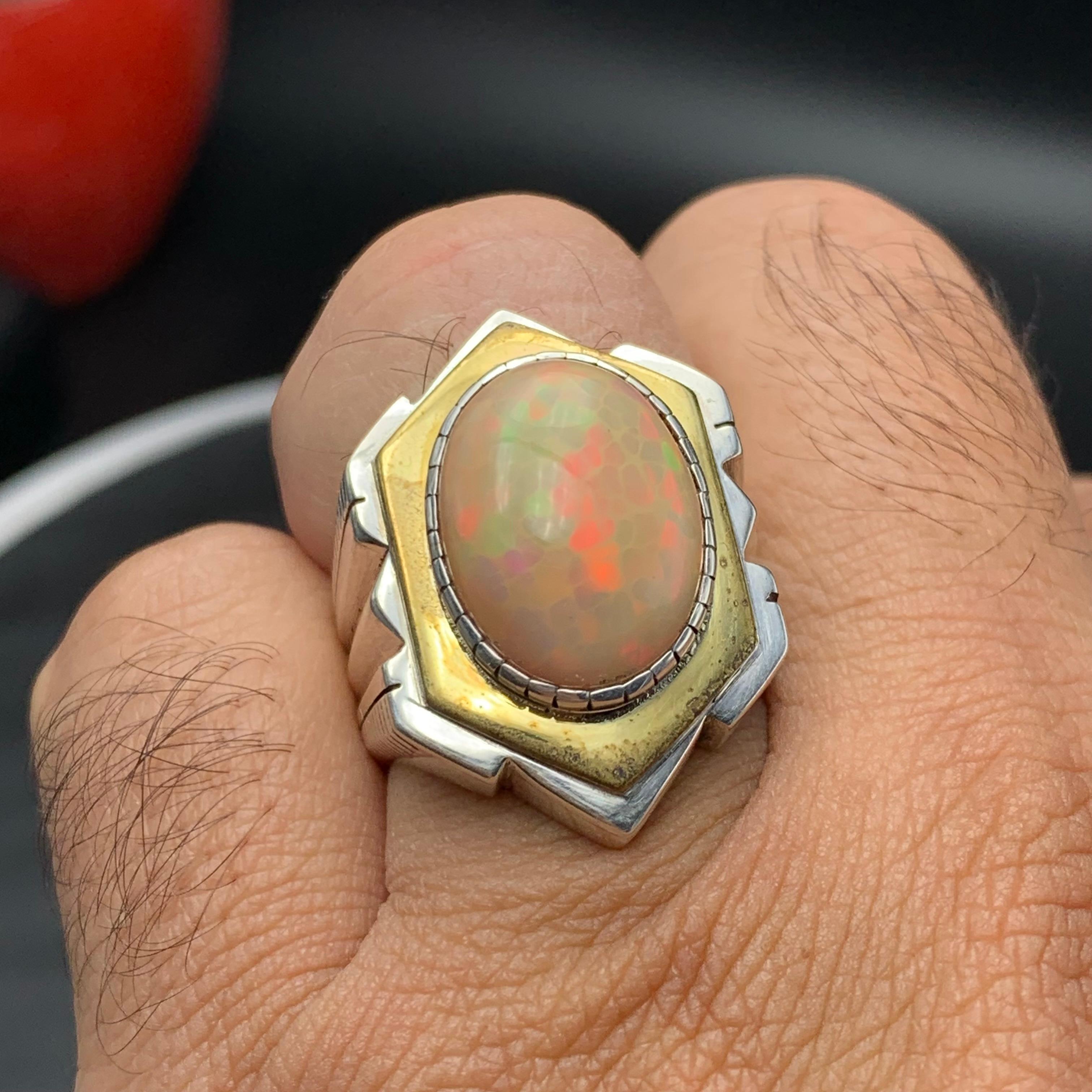 Anello con opale arancione naturale in argento 925 - Fatto a mano con giochi di colore in vendita 2