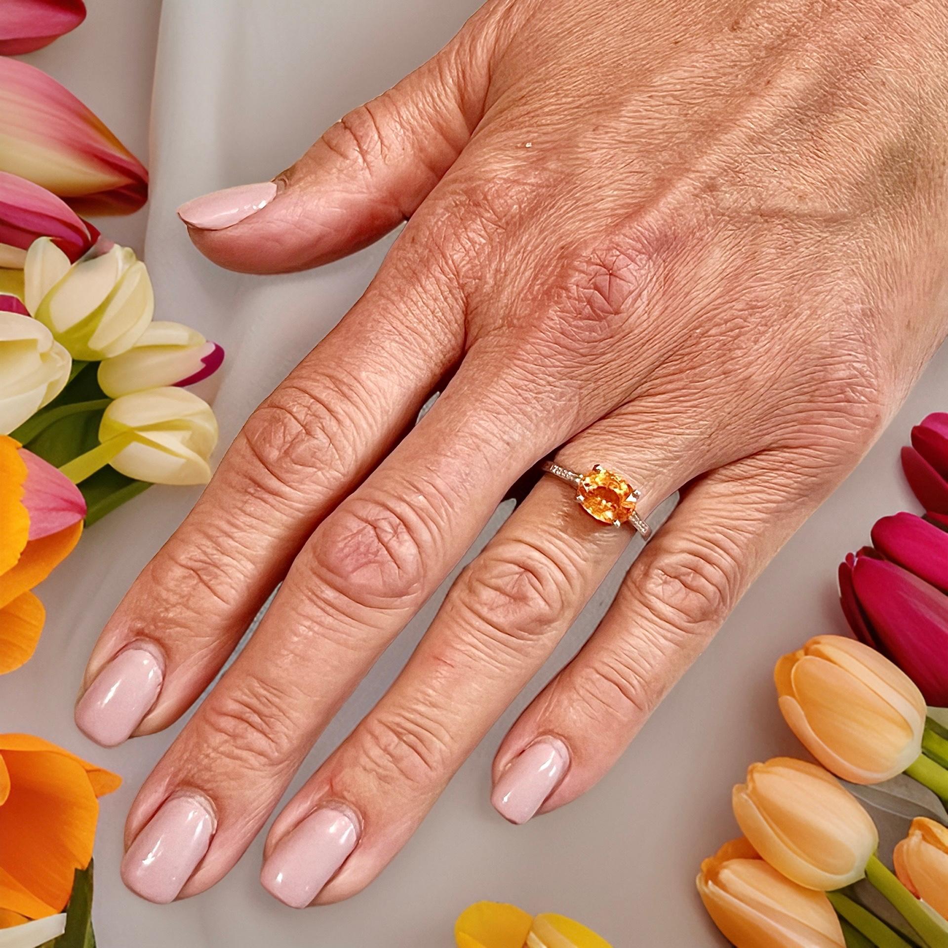 Zafiro naranja natural de calidad finamente facetado Anillo de diamantes 6,75 Oro de 14k W 2,6 TCW Certificado $4.950 310584

¡Esta es una pieza única de joyería glamurosa hecha a medida!

¡Nada dice más 