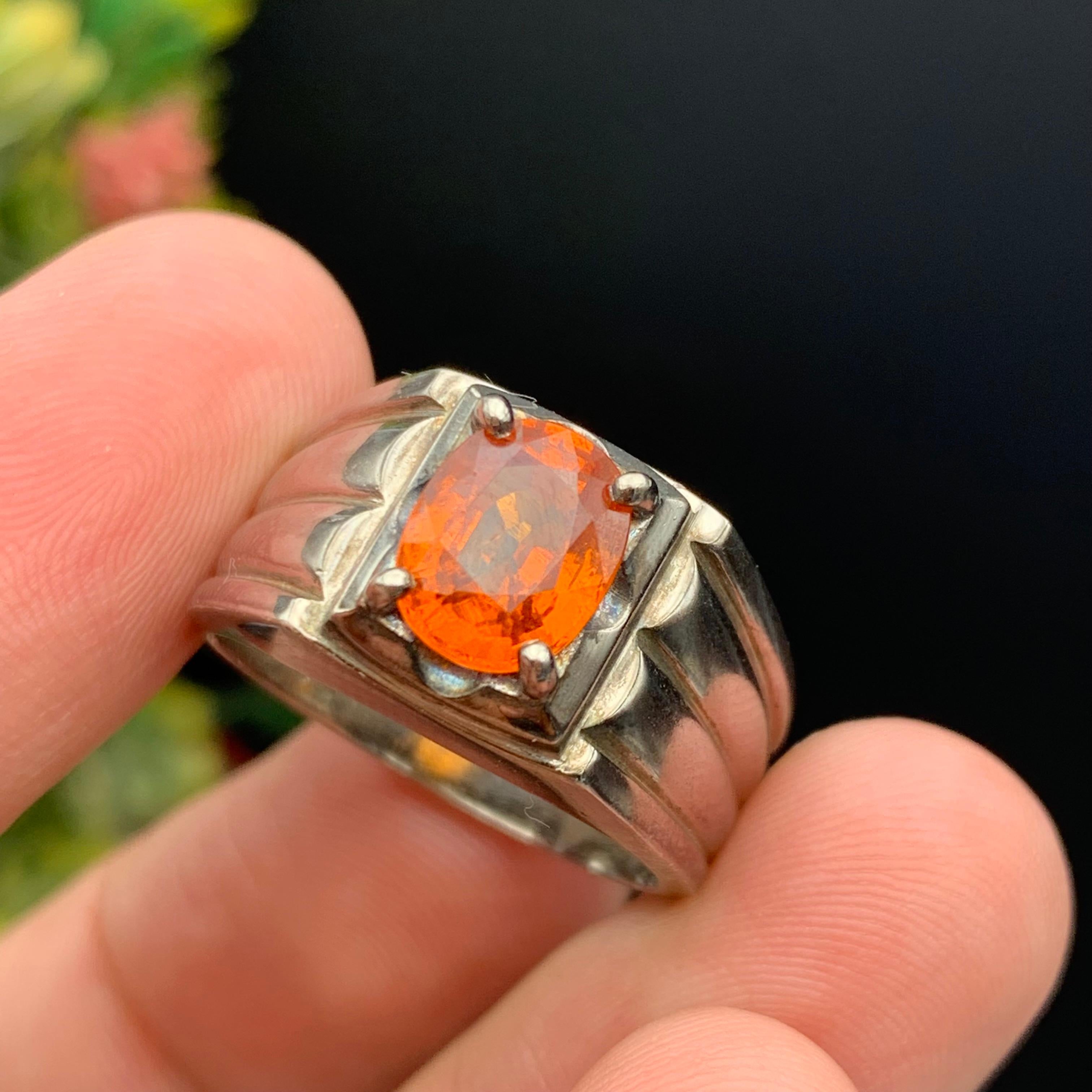 Moderno Anello da cocktail con granato arancione naturale, realizzato a mano in argento 925. in vendita