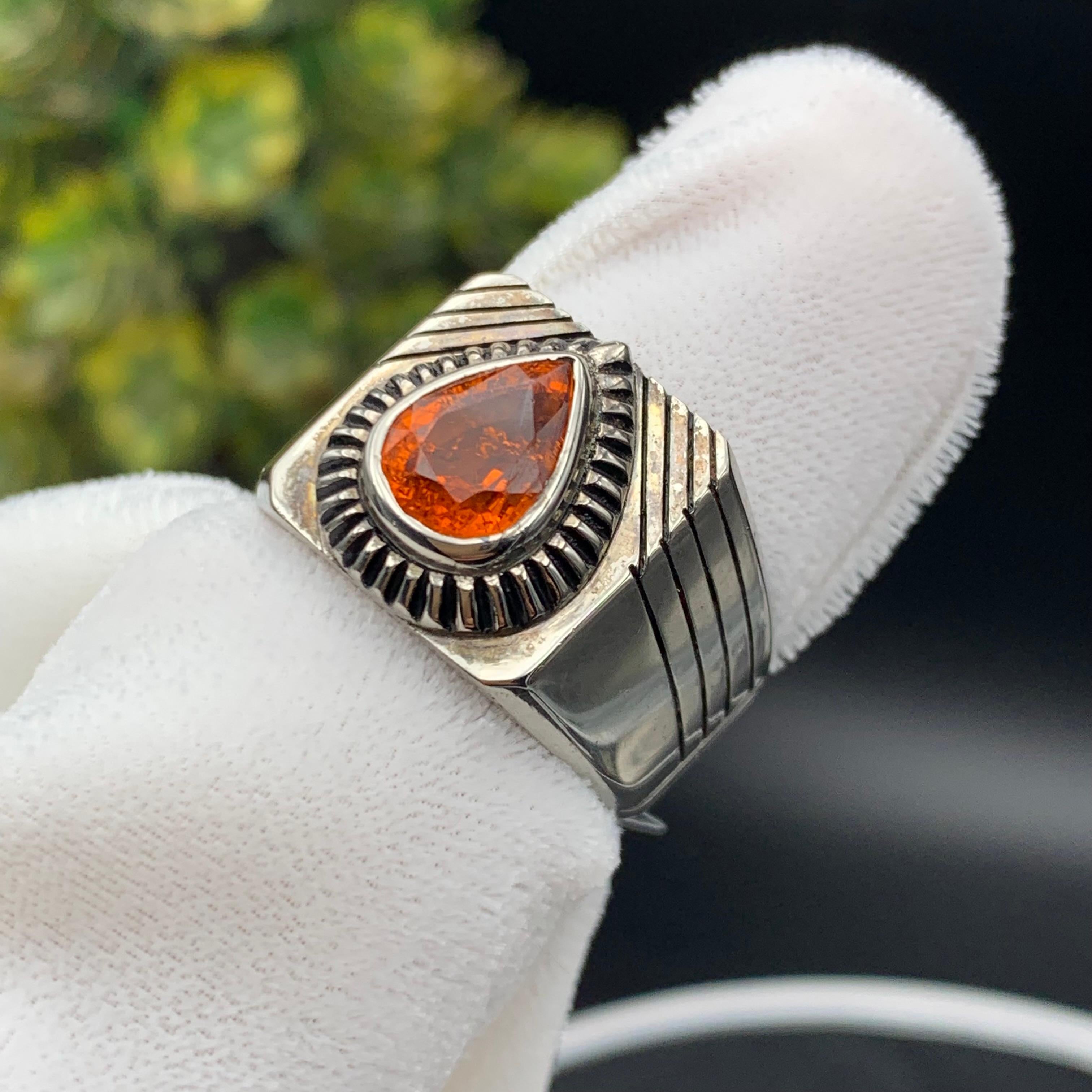 Taglio a goccia Anello da cocktail con granato arancione naturale, realizzato a mano in argento 925. in vendita