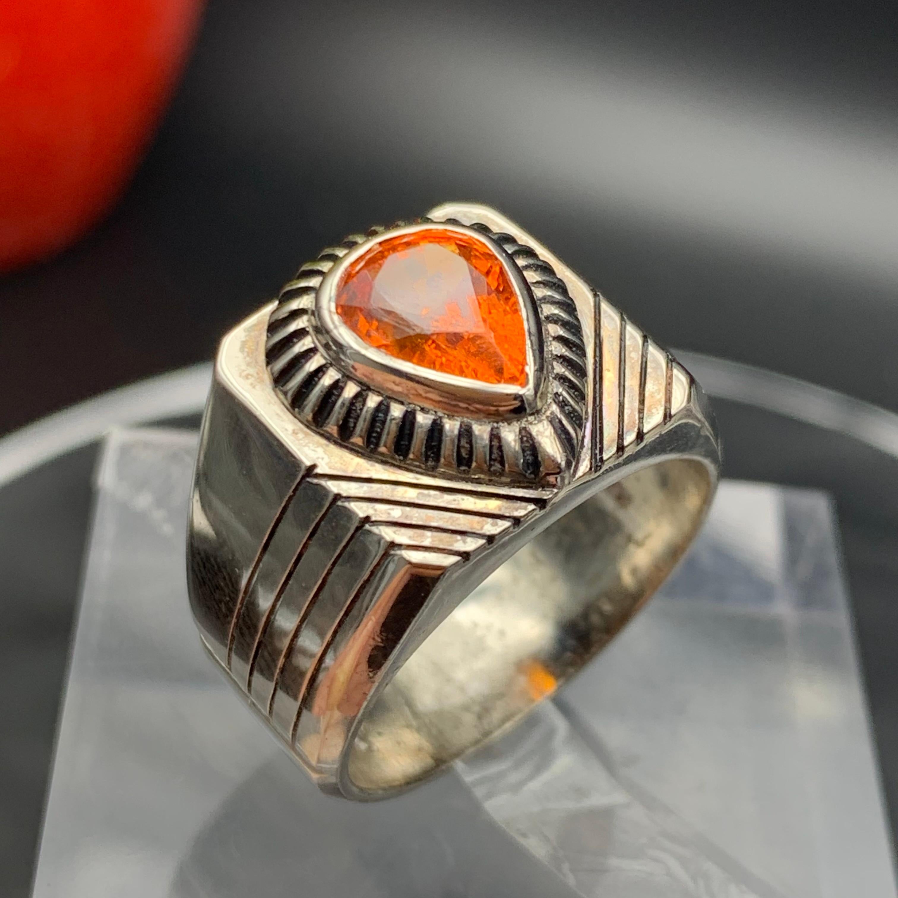 Anello da cocktail con granato arancione naturale, realizzato a mano in argento 925. in vendita 1