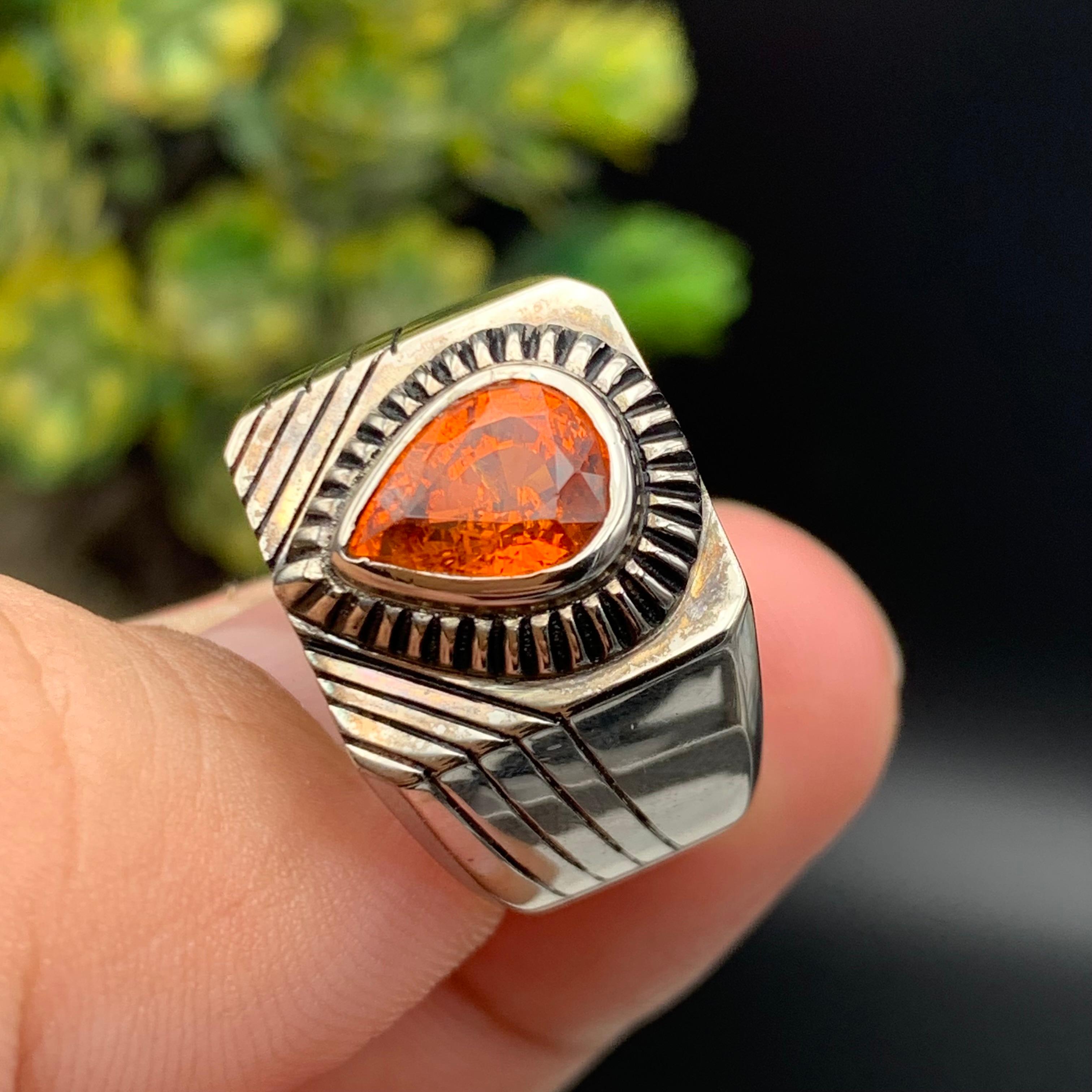 Anello da cocktail con granato arancione naturale, realizzato a mano in argento 925. in vendita 2