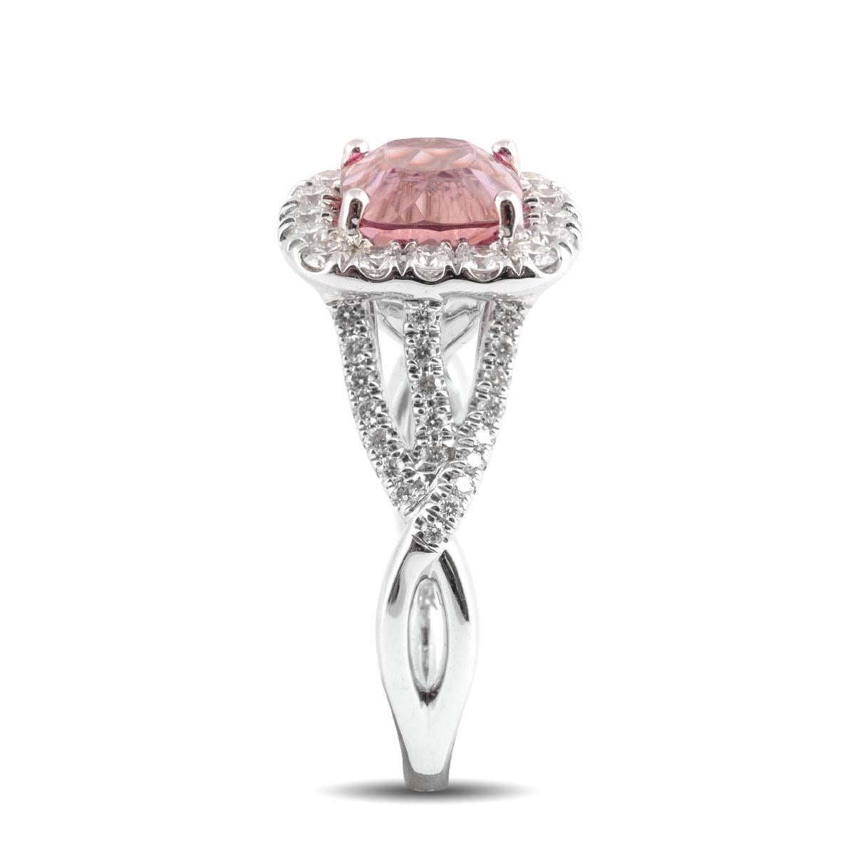 Natural Orangy-Pink Imperial Topaz Gemstone 2.52 cts in 14KWG Ring with Diamonds In New Condition For Sale In Los Angeles, CA