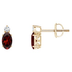 Pendientes Ovalados de Granate Natural de 0,50 ct con Diamante en Oro Amarillo de 14K