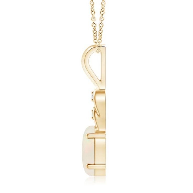 Une opale ovale est suspendue gracieusement à la balle en métal d'or jaune 18 carats, dont l'éclat est remarquable. Les boucles au-dessus de la pierre sont ornées de diamants scintillants qui rehaussent la beauté de ce pendentif classique en opale.