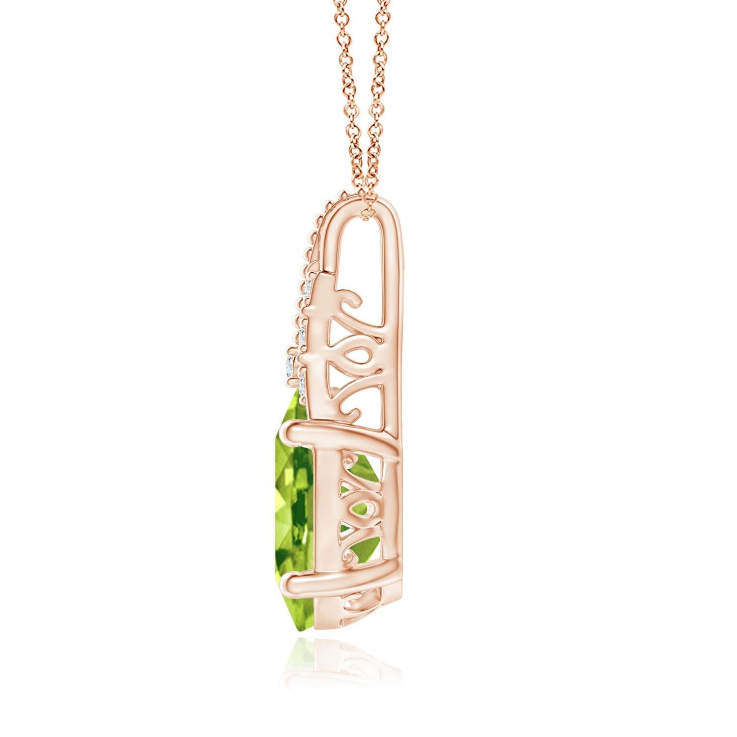 Dieser Leo-Anhänger aus 14-karätigem Roségold besticht durch seinen altmodischen Charme. Der ovale, moosgrüne Peridot ist in einer Fassung im Vintage-Stil gefasst und wird durch schillernde Diamanten und eine Rillenverzierung ergänzt. Erhältlich in
