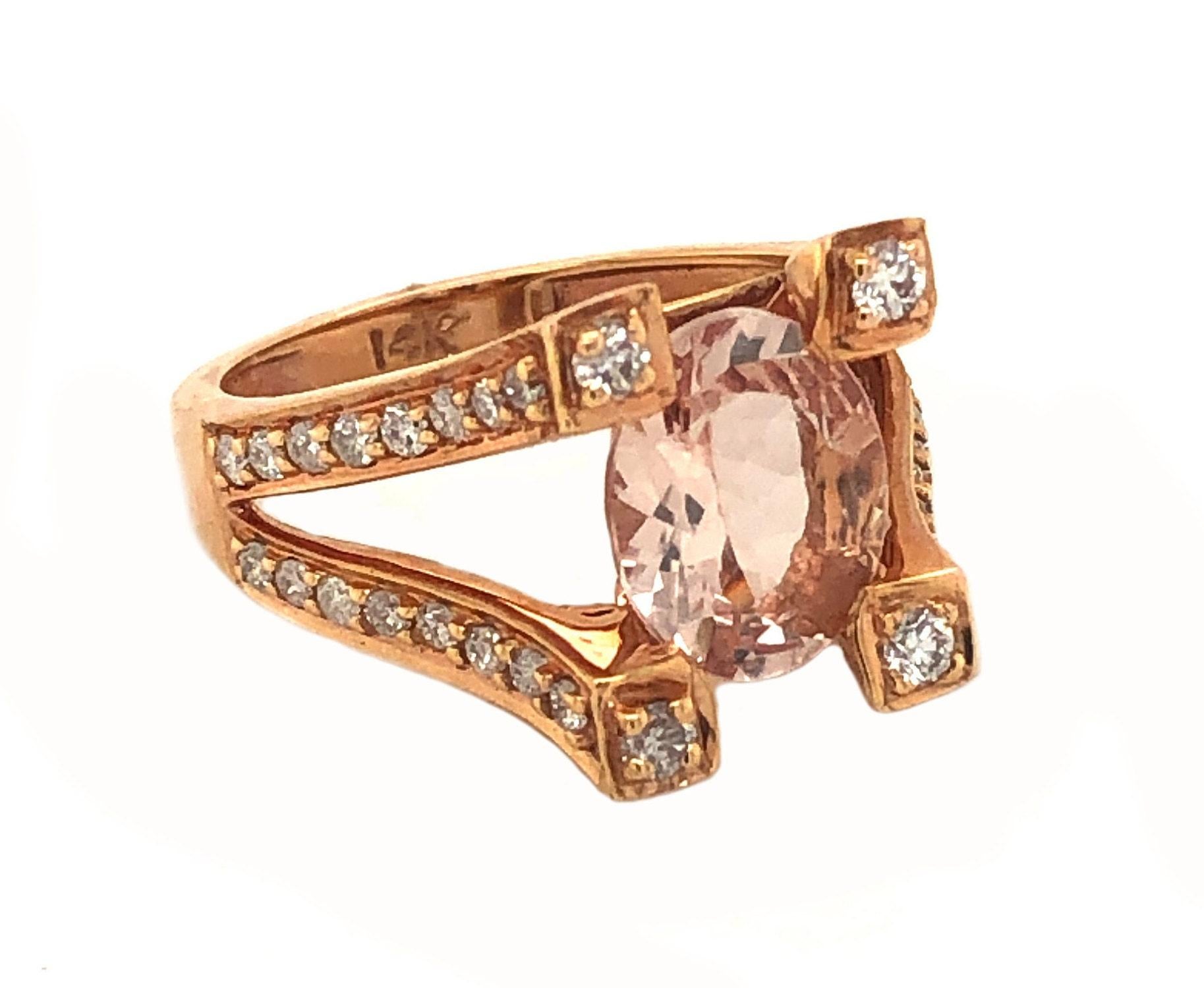Contemporary Natural Oval 2.16ct Morganite & Diamond Regal Ring  For Sale