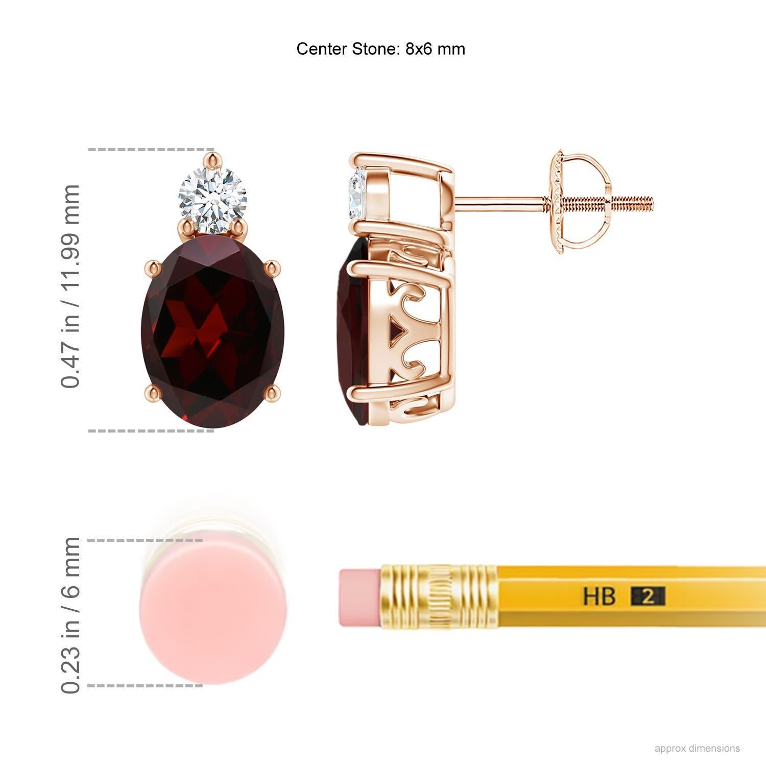 Ces superbes boucles d'oreilles en or rose 14 carats, ornées d'un joli motif de volutes sur les côtés, dégagent un charme d'antan. Les grenats d'un rouge intense sont sertis et surmontés de diamants ronds qui brillent de mille feux.