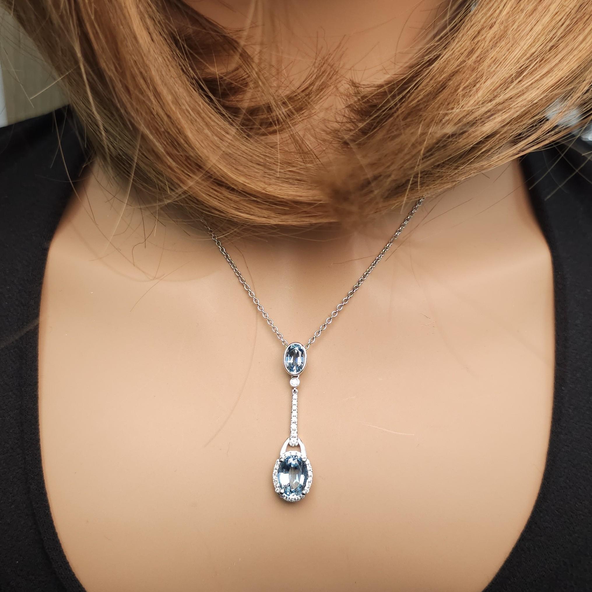 Ciondolo a goccia in oro con acquamarina ovale naturale e diamante bianco da 3,82 carati TW In condizioni Nuovo in vendita a New York, NY