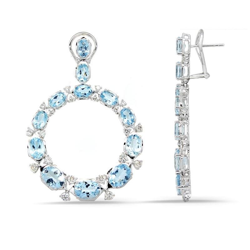 Questi orecchini sono caratterizzati da un elegante design a cerchio con acquamarine ovali (15,99 carati in totale) e diamanti tondi taglio brillante (2,10 carati). Le acquemarine azzurre donano una brillantezza rinfrescante, in perfetto contrasto