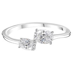 Anillo «Toi et Moi» con diamante natural de talla ovalada en oro blanco de 18 quilates — Joyería de lujo