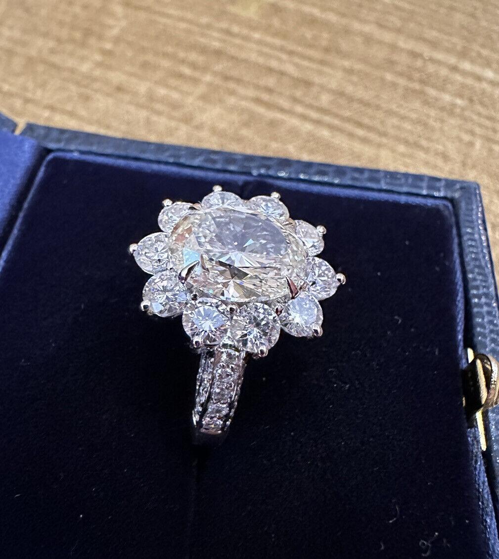 Natural Oval Diamond 2.72 Carat and Halo Diamond Ring in Platinum In Excellent Condition For Sale In La Jolla, CA