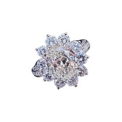 Ring aus Platin mit natürlichem ovalem Diamant 2,72 Karat und Halo-Diamant