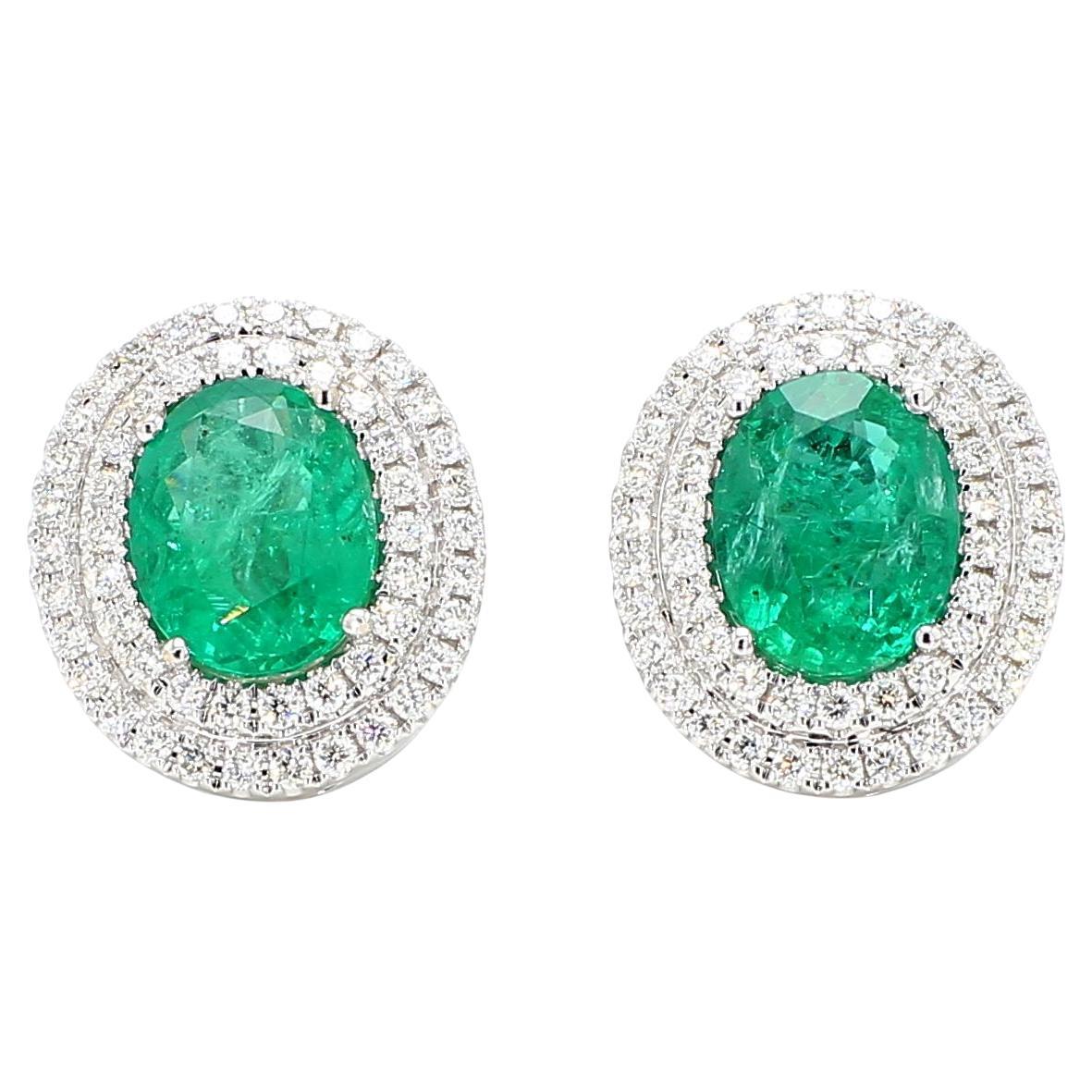 Boucles d
oreilles en or avec émeraude ovale naturelle et diamant de 4,05 carats TW