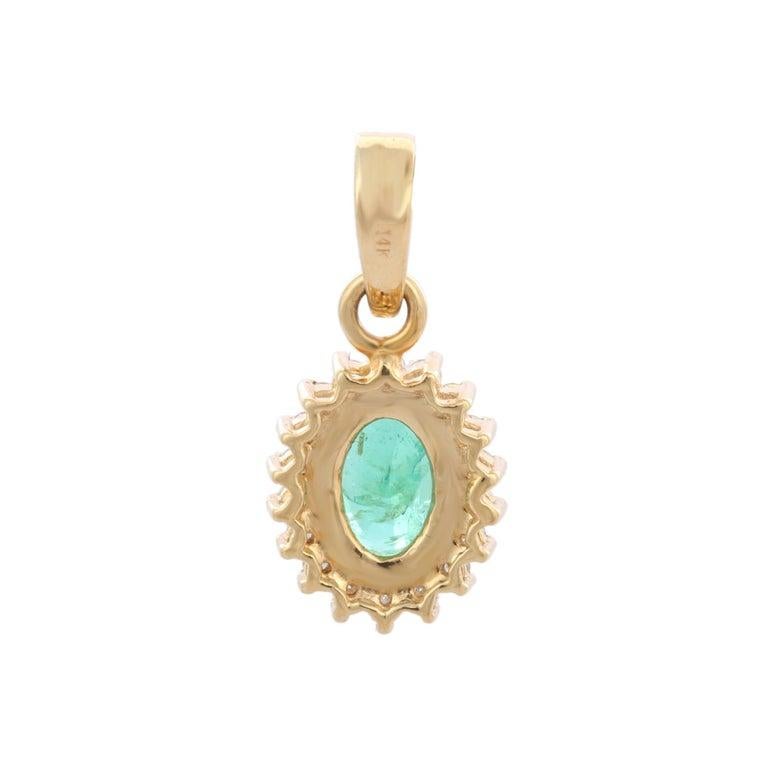 Pendentif en or 14k avec émeraude ovale naturelle et halo de diamants Cadeau parfait pour elle en vente 5