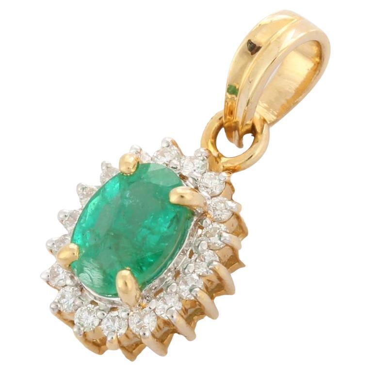 Pendentif en or 14k avec émeraude ovale naturelle et halo de diamants Cadeau parfait pour elle en vente
