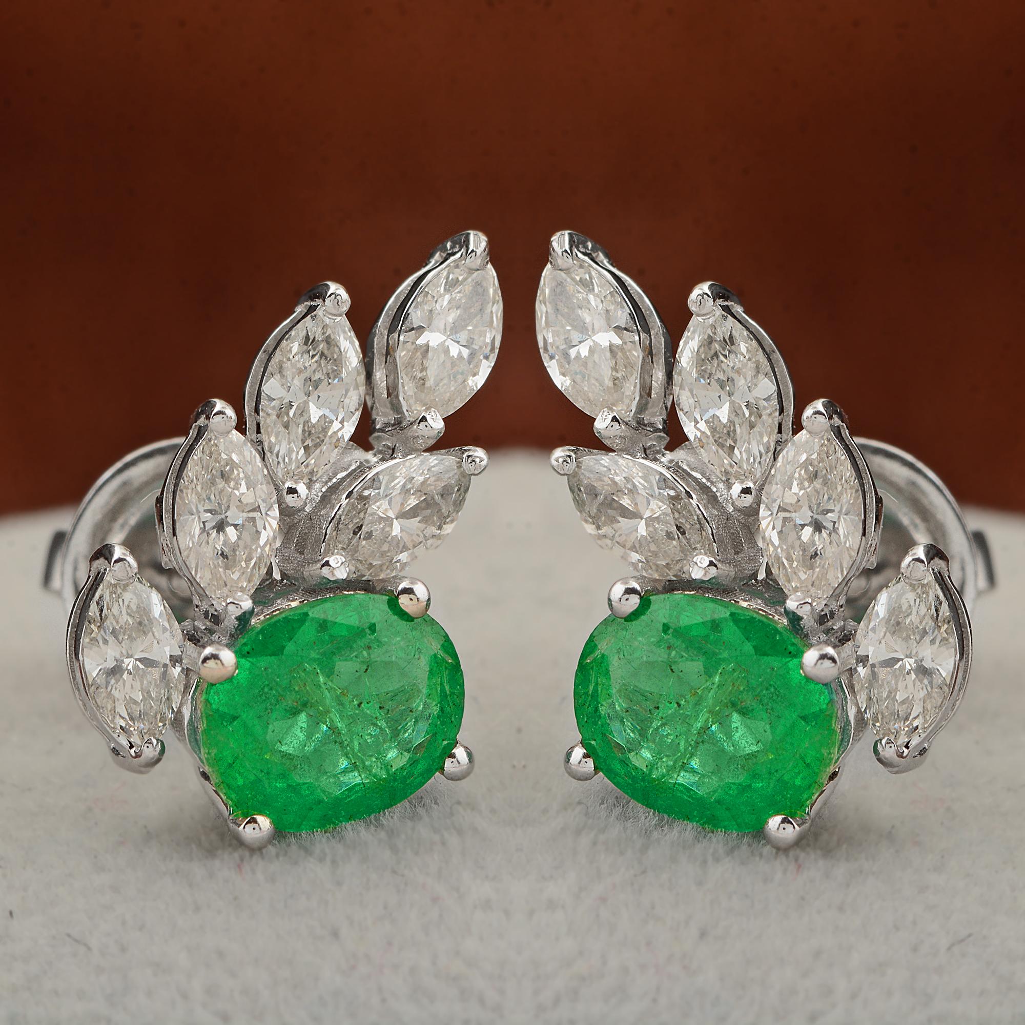 Natürlicher ovaler Smaragd und Marquise Diamant-Cluster-Ohrstecker 18k Weißgold im Zustand „Neu“ im Angebot in Diera, Dubai