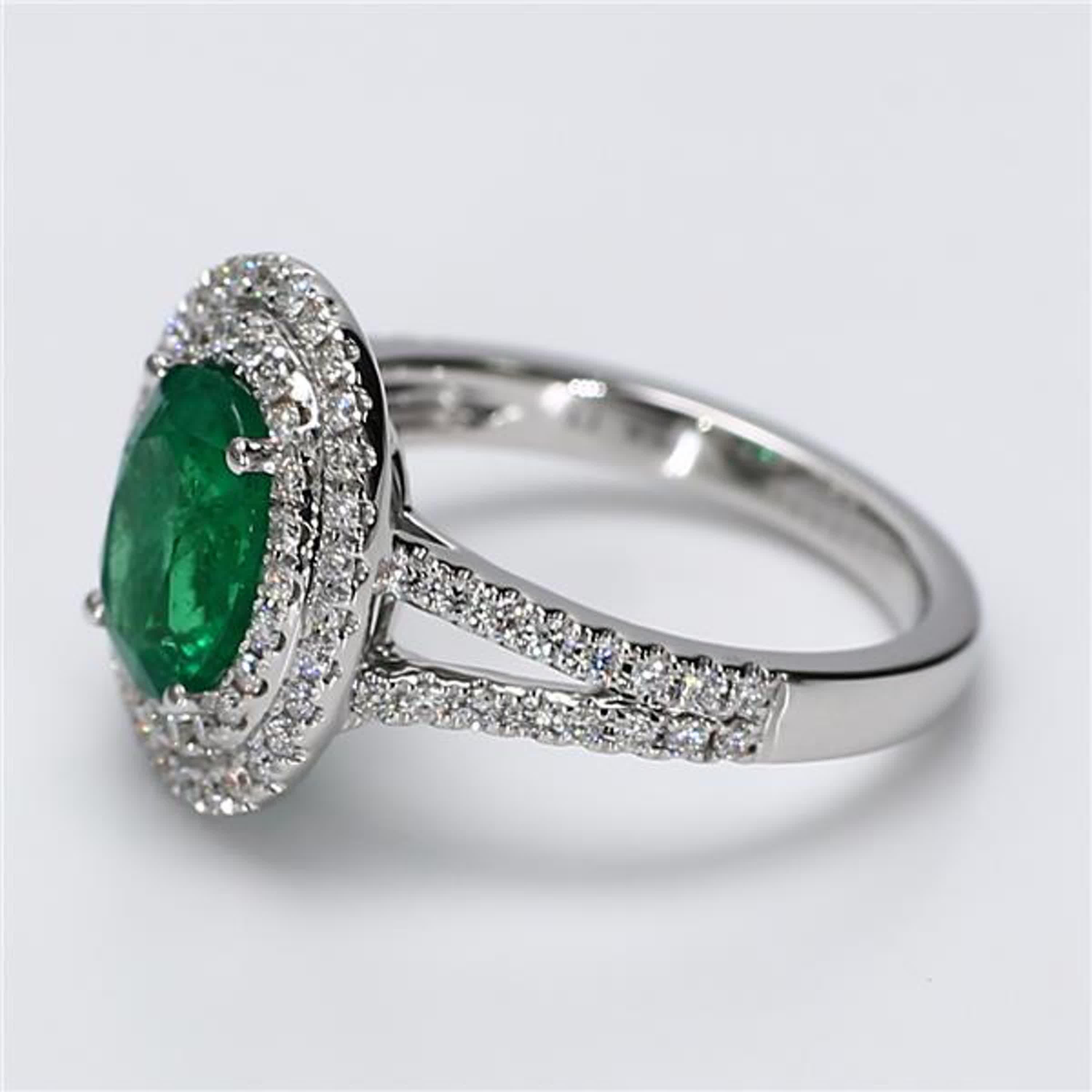 Contemporary Natural Oval Emerald and White Diamond White Gold 2.18 Carat TW Cocktail Ring For Sale