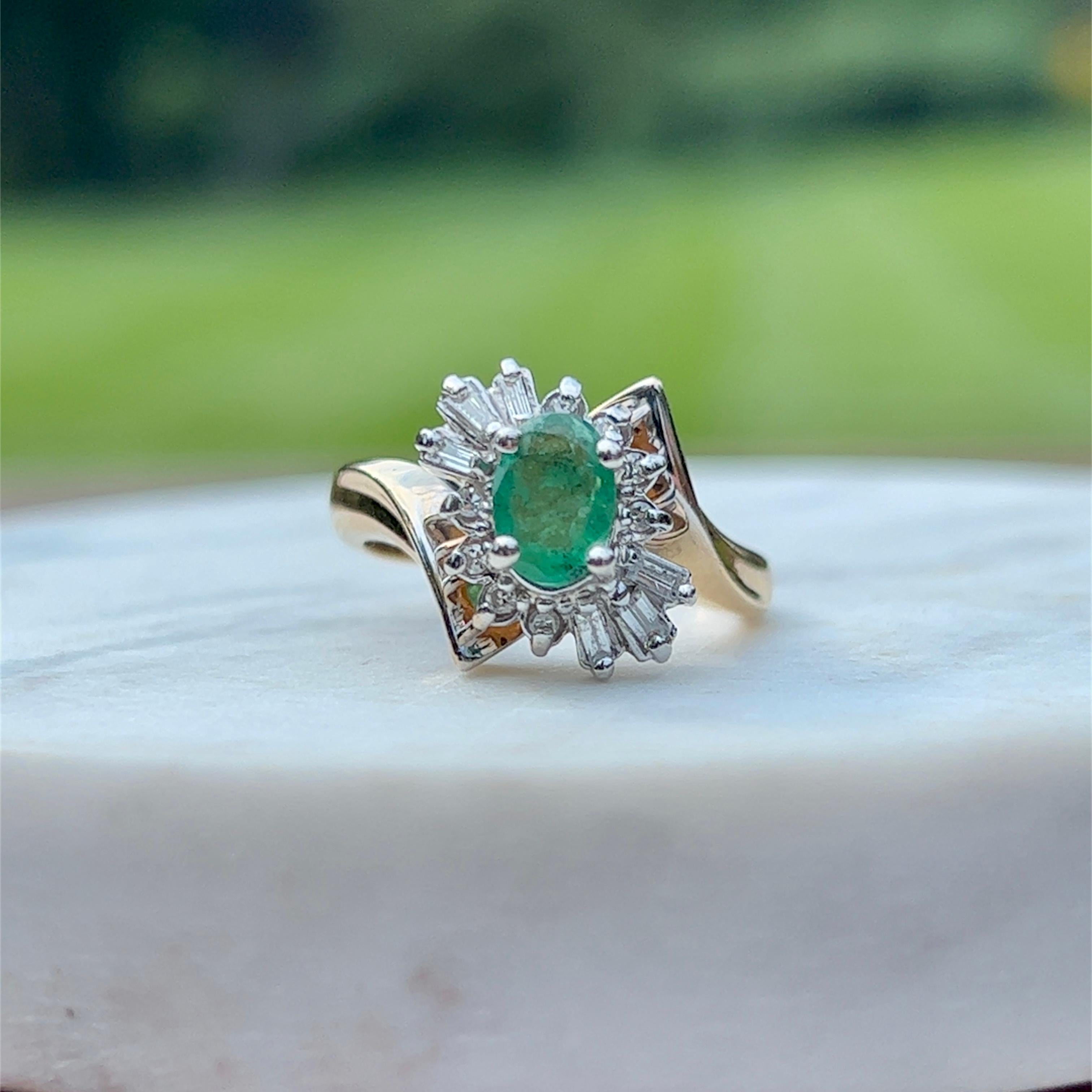 Natural Oval Emerald & Diamond Bypass Design Ring in 14K Gold  In Good Condition For Sale In Towson, MD