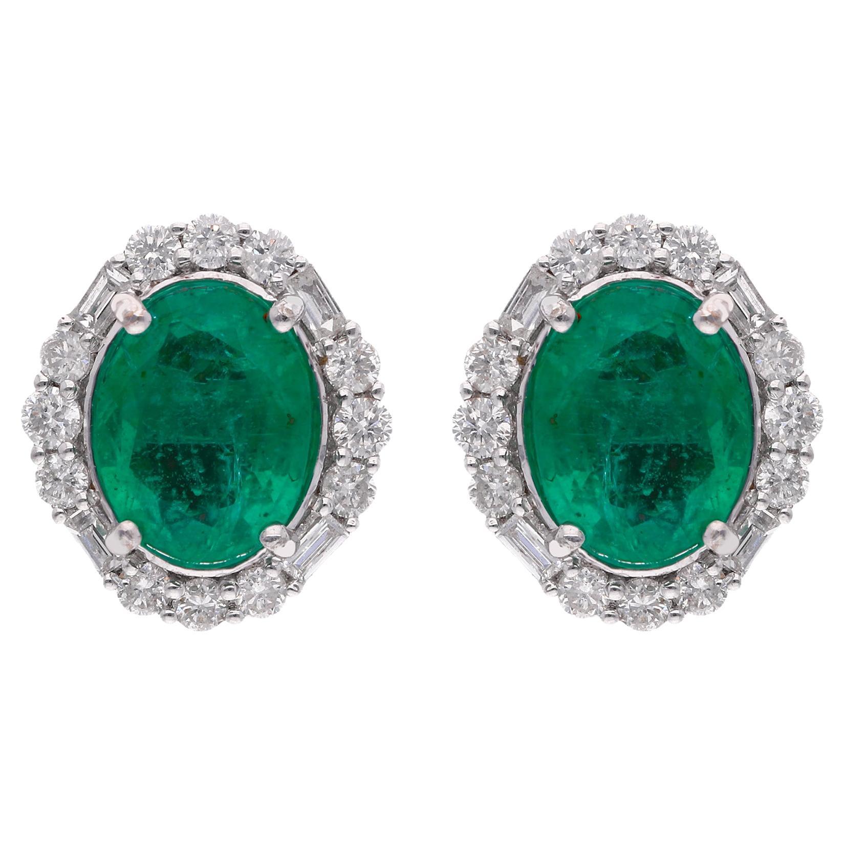 Orecchini a perno in oro bianco 18 carati con diamante e pietra smeraldo ovale naturale
