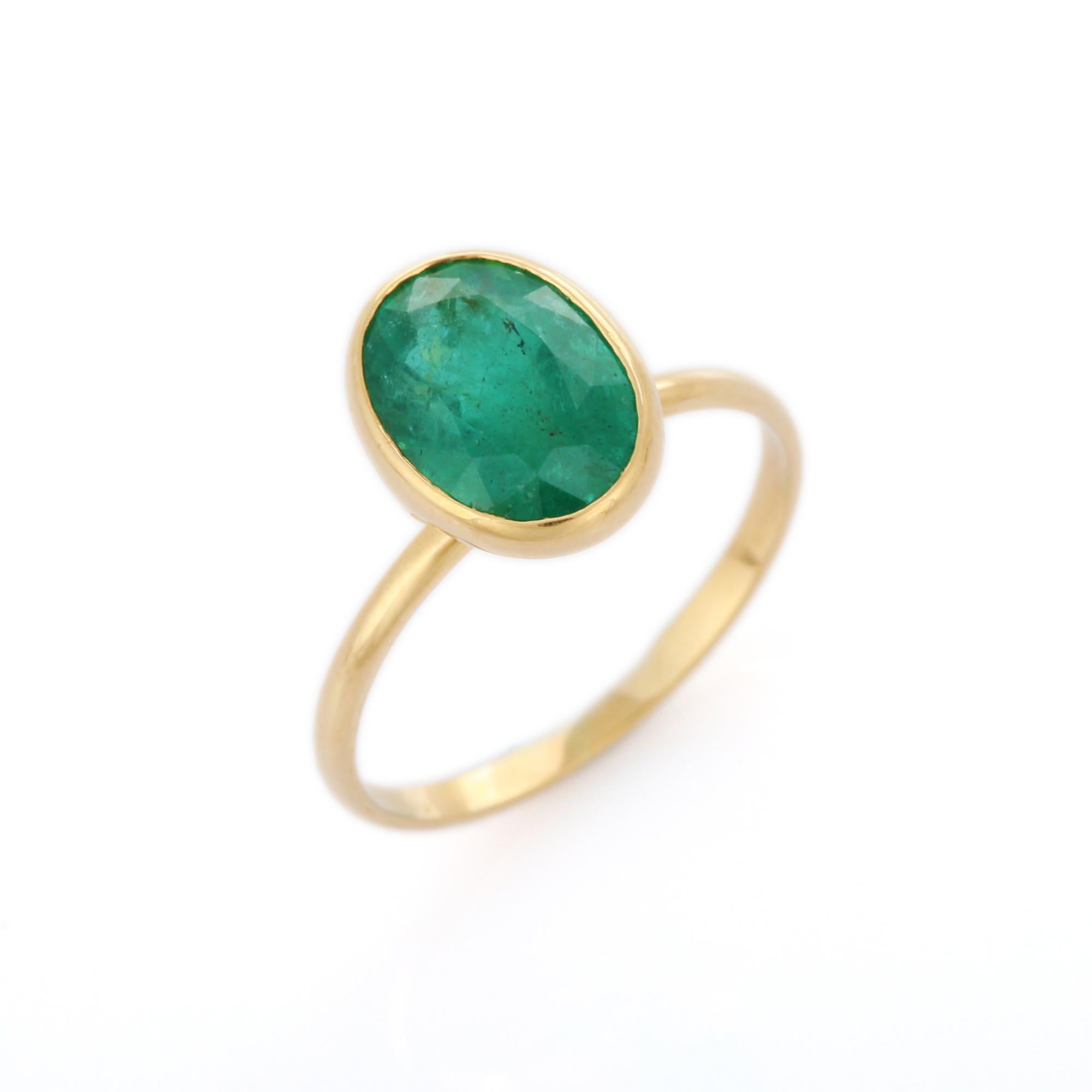 For Sale:  2.75 Carat Oval Green Emerald Unisex Ring 18k Solid Yellow Gold  2