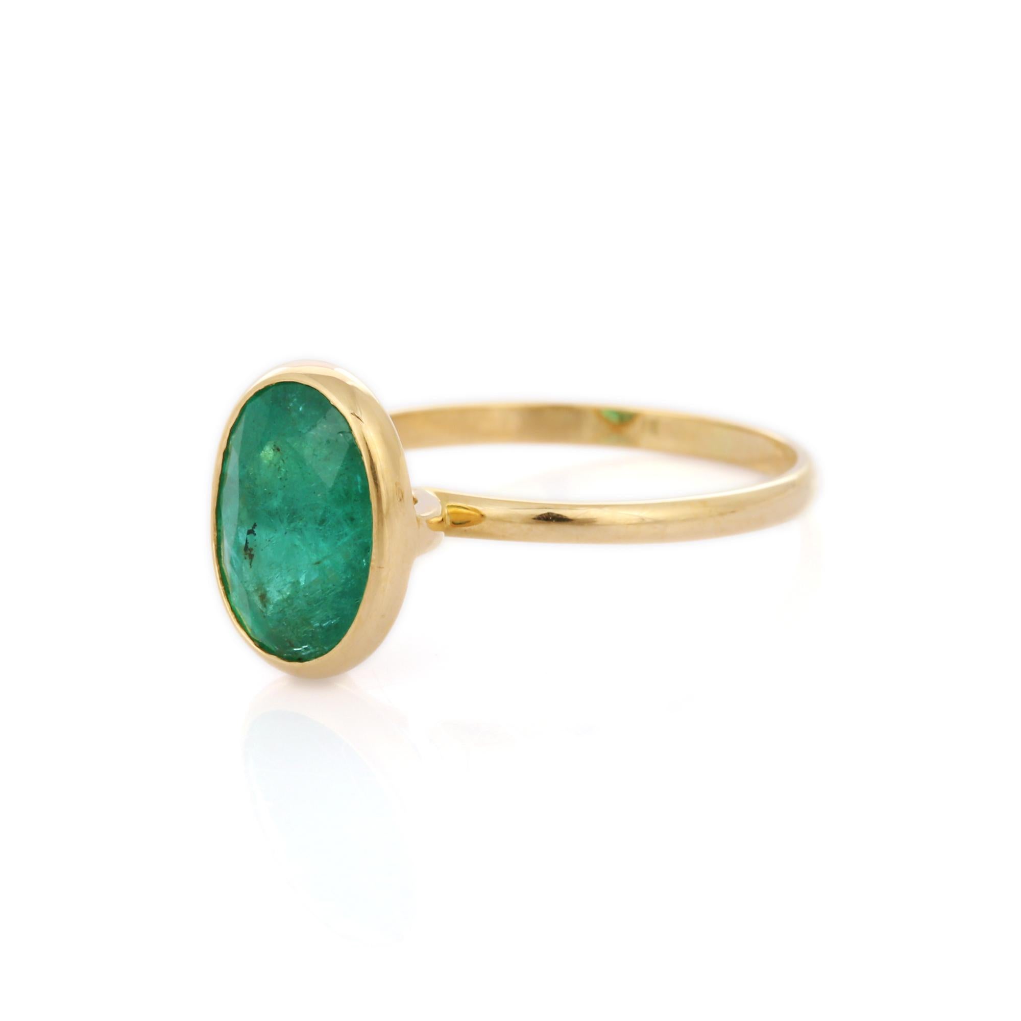 For Sale:  2.75 Carat Oval Green Emerald Unisex Ring 18k Solid Yellow Gold  3
