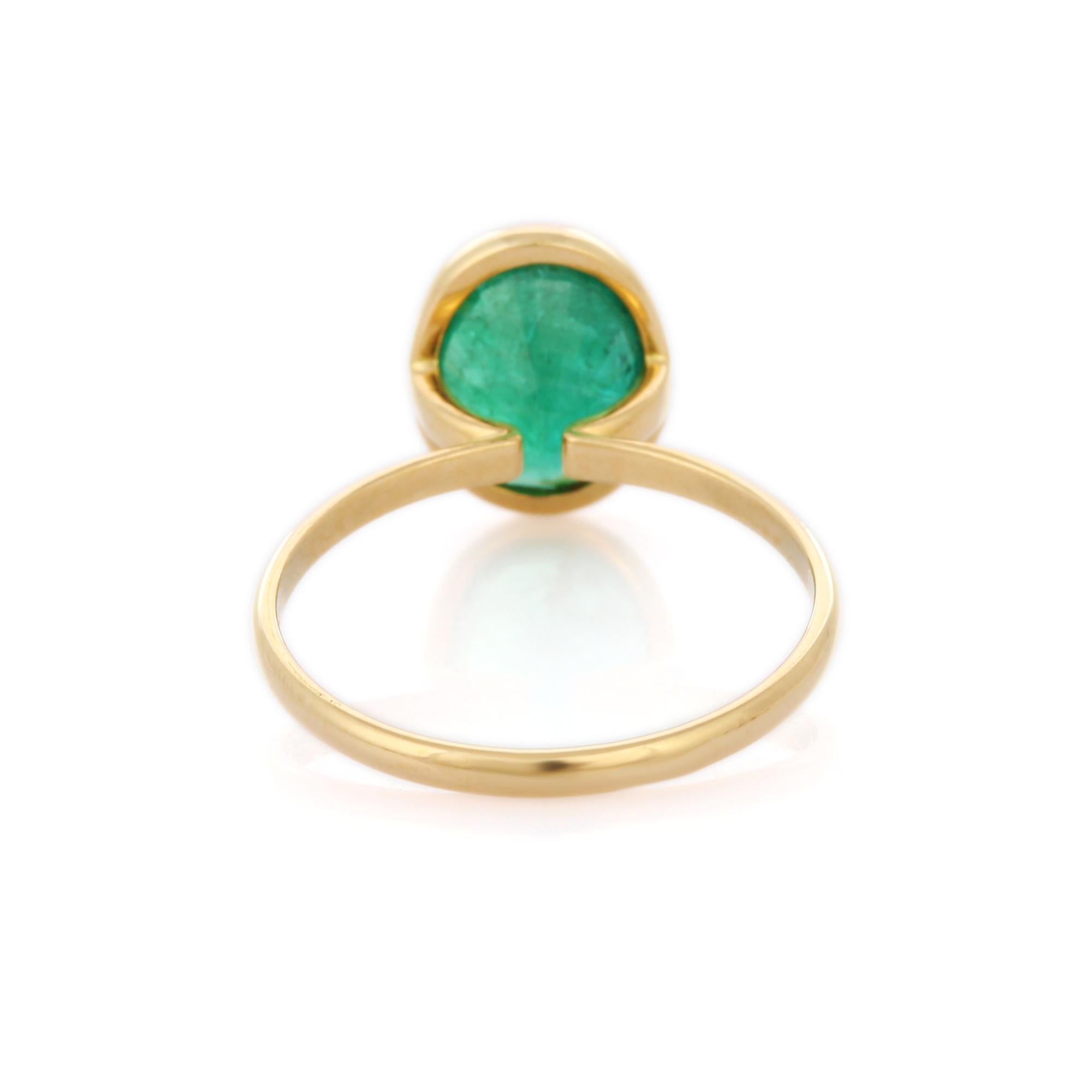 For Sale:  2.75 Carat Oval Green Emerald Unisex Ring 18k Solid Yellow Gold  4