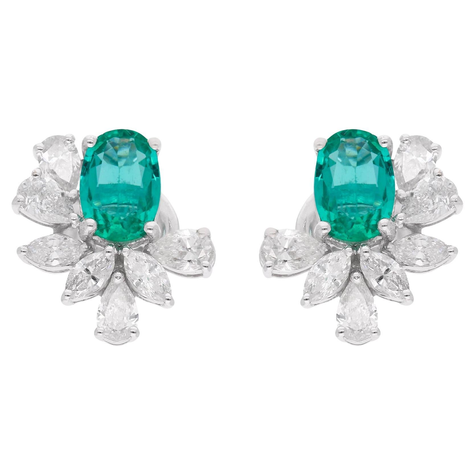 Orecchini a perno con smeraldo ovale naturale, diamante pera marquise in oro bianco 14 carati