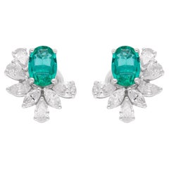 Orecchini a perno con smeraldo ovale naturale, diamante pera marquise in oro bianco 14 carati