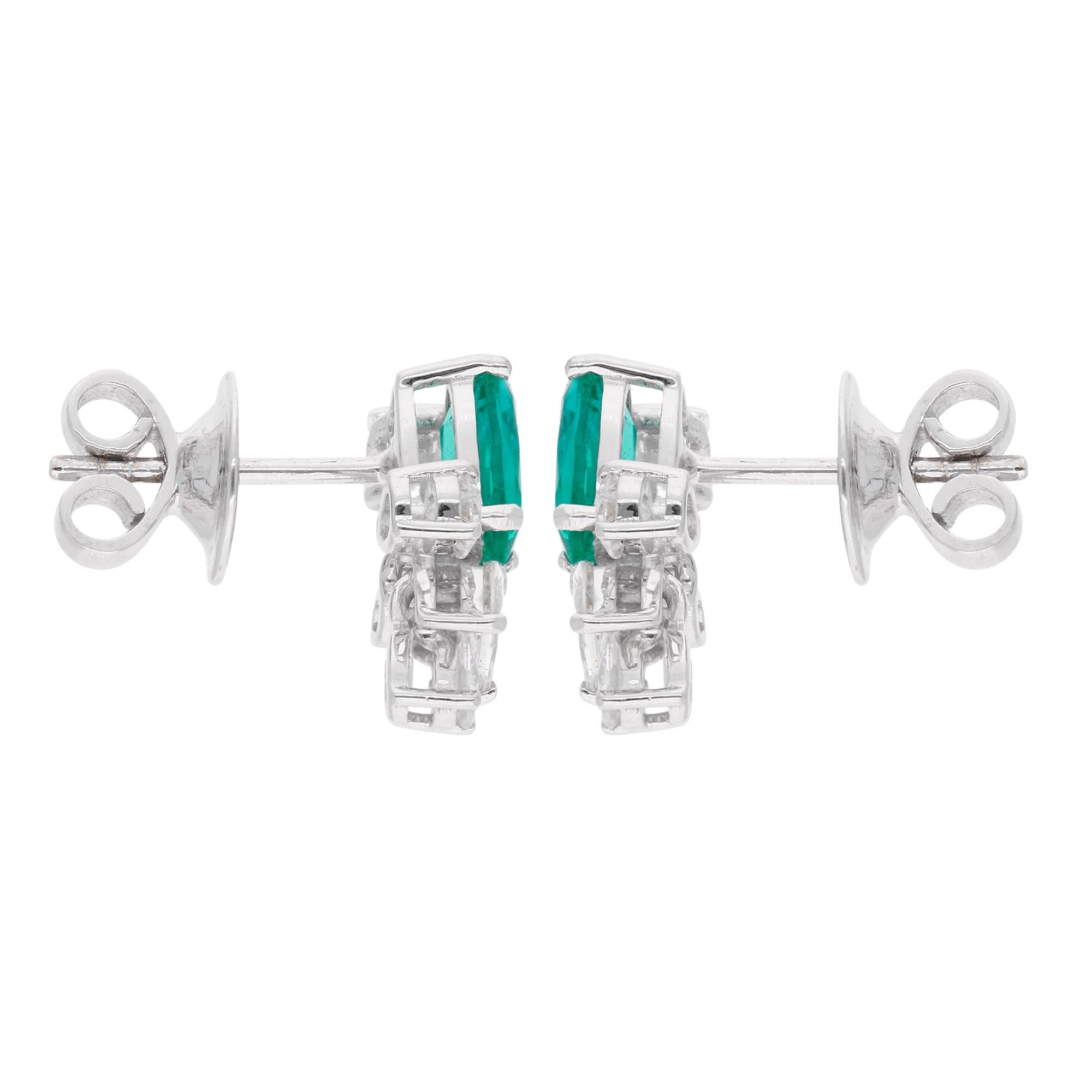 Natürlicher ovaler Smaragd-Ohrstecker aus 18 Karat Weißgold mit Marquise-Diamant in Birnenform im Zustand „Neu“ im Angebot in Diera, Dubai
