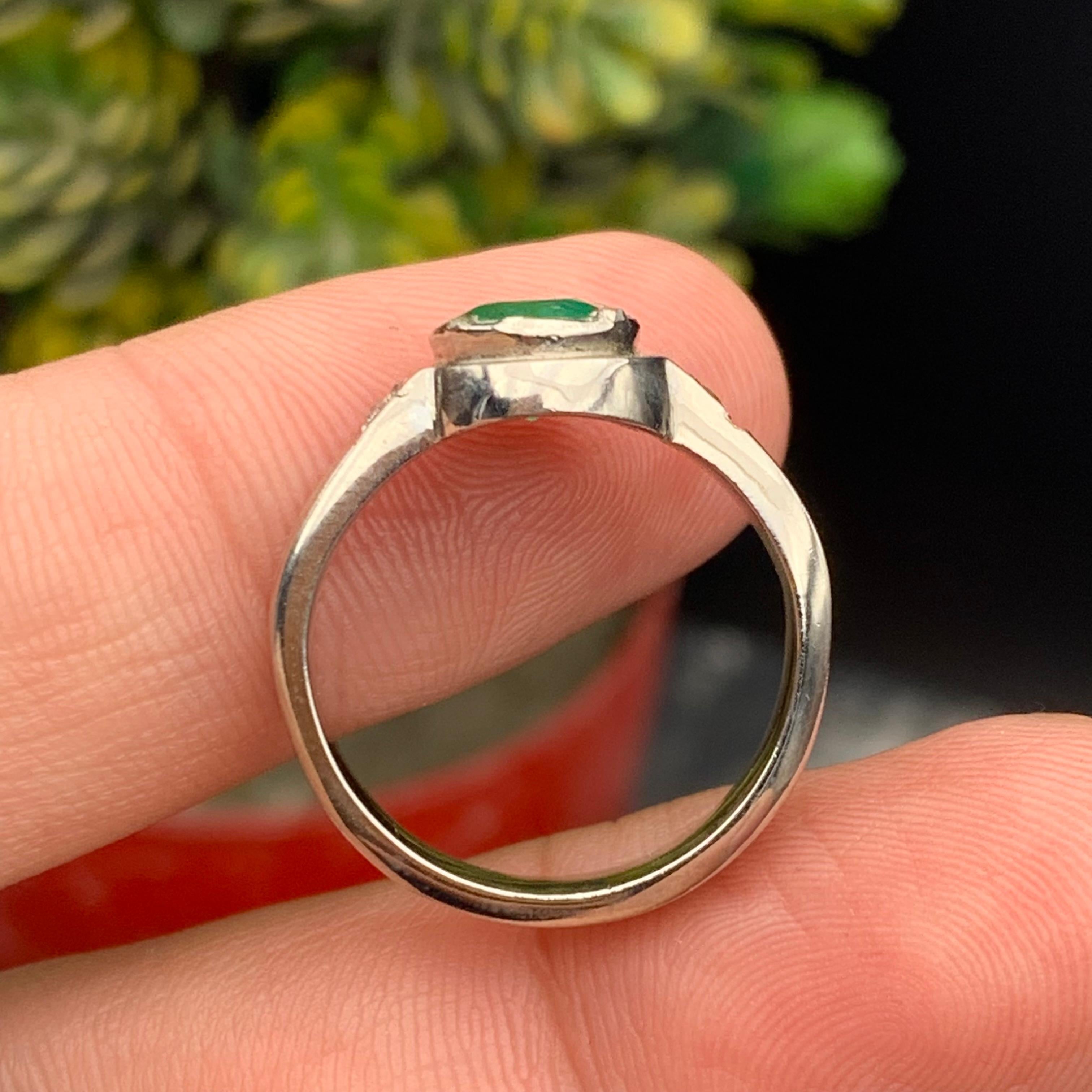 Bague en argent 925 avec émeraude verte ovale naturelle - Fait à la main et plaqué Rhodium Unisexe en vente