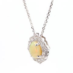 Natürlicher ovaler Opal und weißer Diamant 1,14 Karat TW Gold-Tropfen-Anhänger