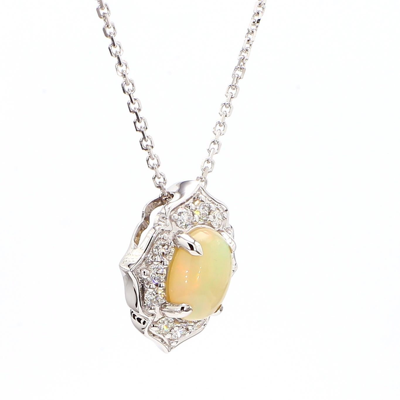 Taille ovale Pendentif en or de 1,14 carat poids total avec opale ovale naturelle et diamant blanc en vente