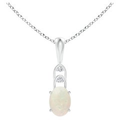 Pendentif solitaire en or blanc 18 carats avec opale ovale naturelle et diamants