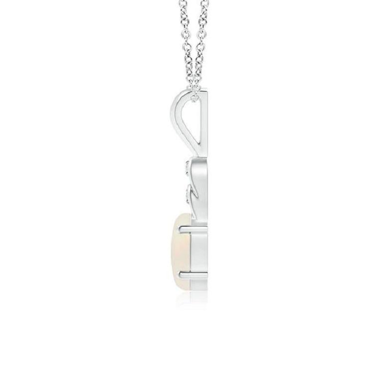 Ein ovaler Opal hängt anmutig von der platinfarbenen Metallbirne herab und strahlt einen bemerkenswerten Glanz aus. Die Loops oberhalb des Steins sind mit schimmernden Diamantakzenten verziert, die die Schönheit dieses klassischen Opalanhängers