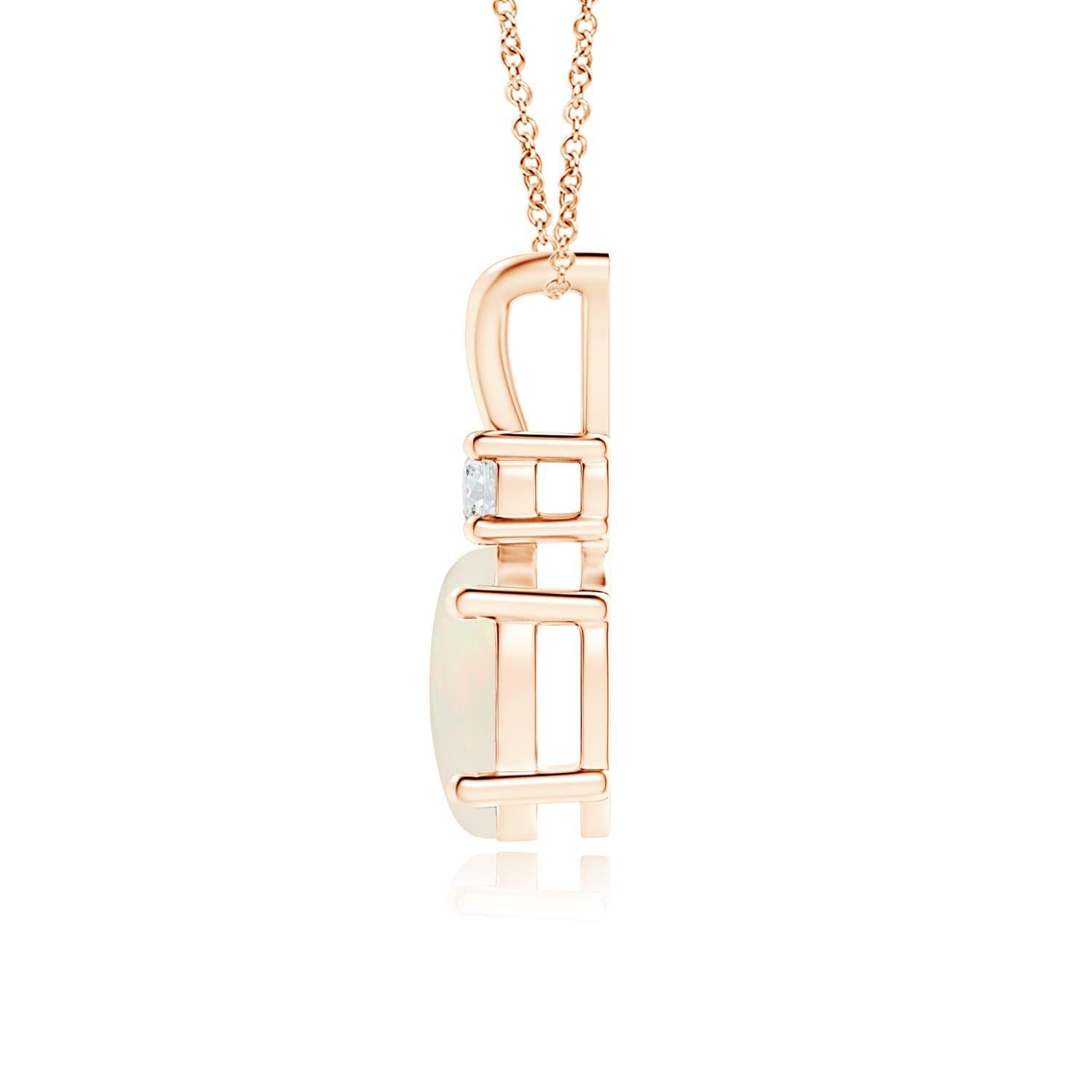Il bellissimo opale ovale incastonato è sormontato da un diamante scintillante. Questo classico ed elegante ciondolo con balla a V è realizzato in oro rosa 14k. Disponibile in diversi pesi di caratura. 

L'opale è la pietra di nascita del mese di