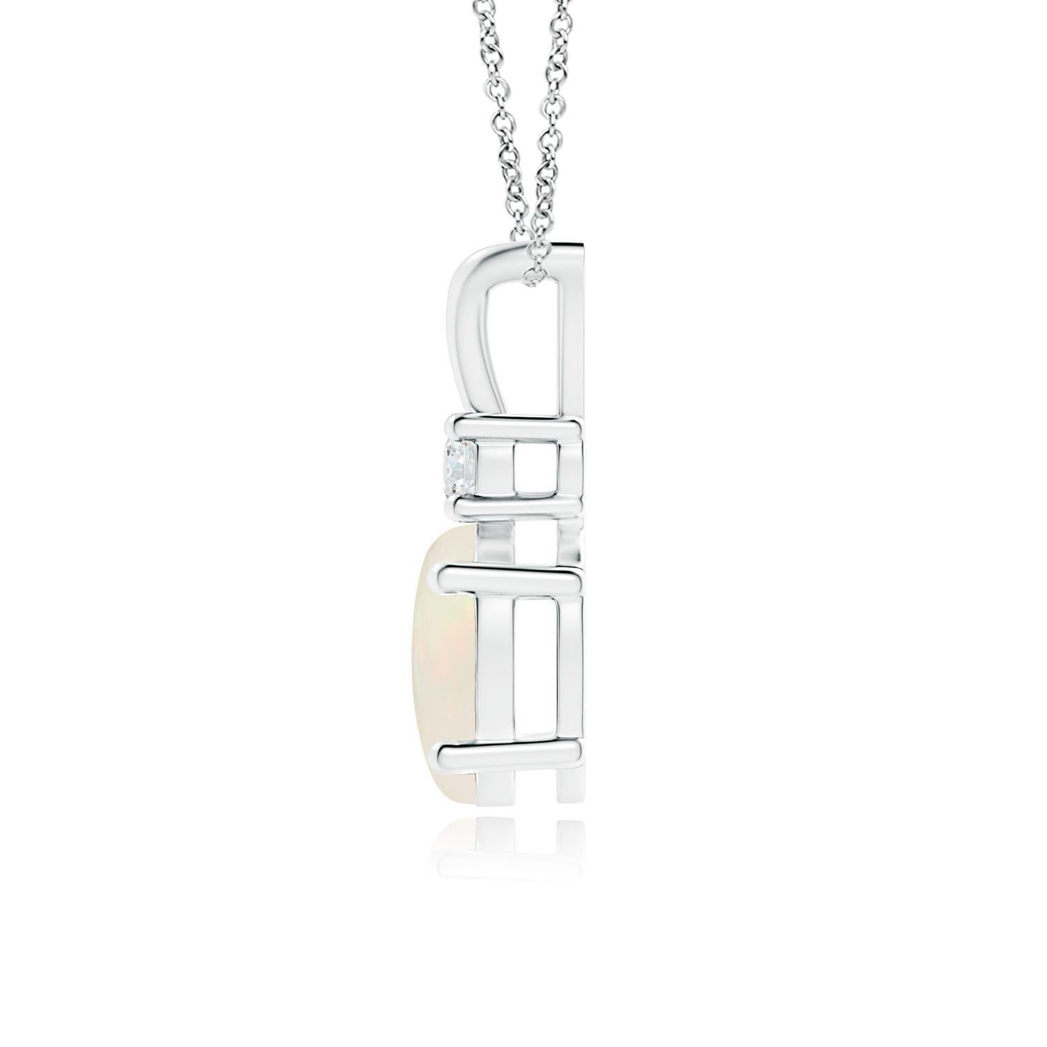 Il bellissimo opale ovale incastonato è sormontato da un diamante scintillante. Questo classico ed elegante ciondolo con balla a V è realizzato in oro bianco 14k. Disponibile in diversi pesi di caratura. 

L'opale è la pietra di nascita del mese di