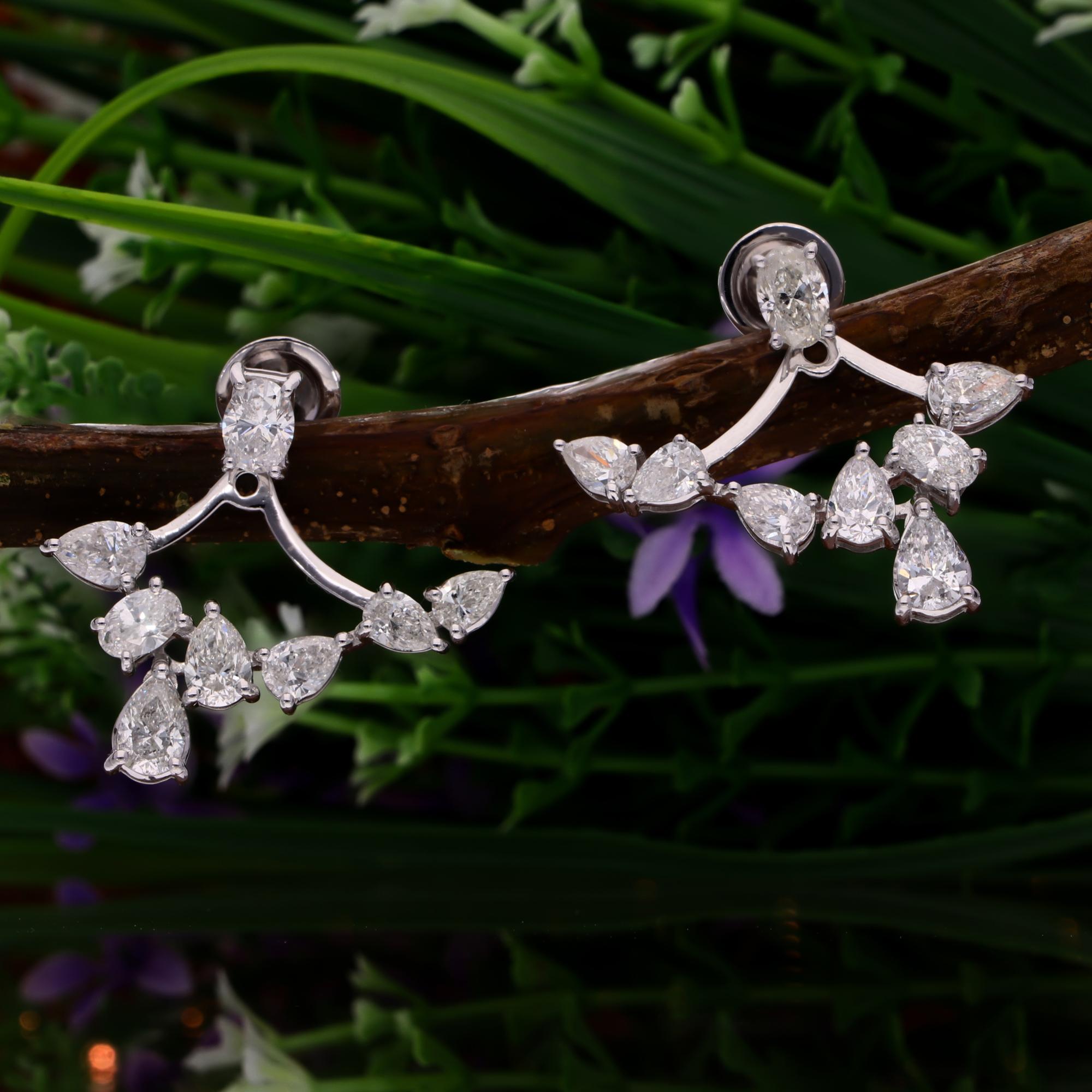 Moderno Orecchini con diamanti ovali e peri naturali in oro bianco 14 carati Gioielli di pregio in vendita