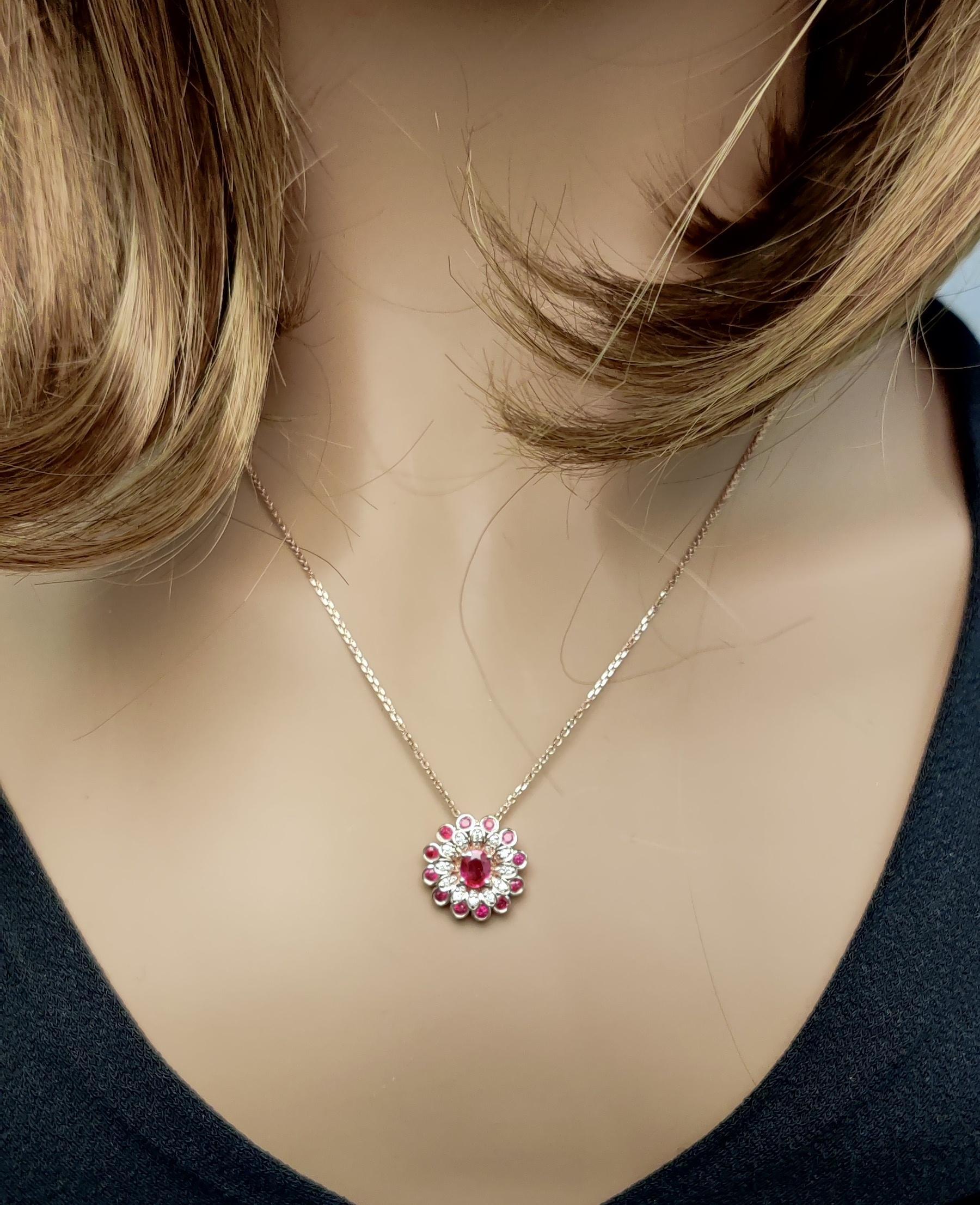 Natural Oval Red Ruby and White Diamond 0.89 Carat TW Gold Drop Pendant en Nuevo estado para la venta en New York, NY