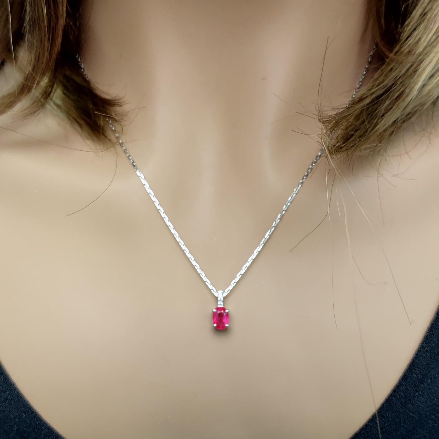 Pendentif en or avec pendentif ovale naturel en rubis rouge et diamant blanc de 0.92 carat TW Neuf - En vente à New York, NY