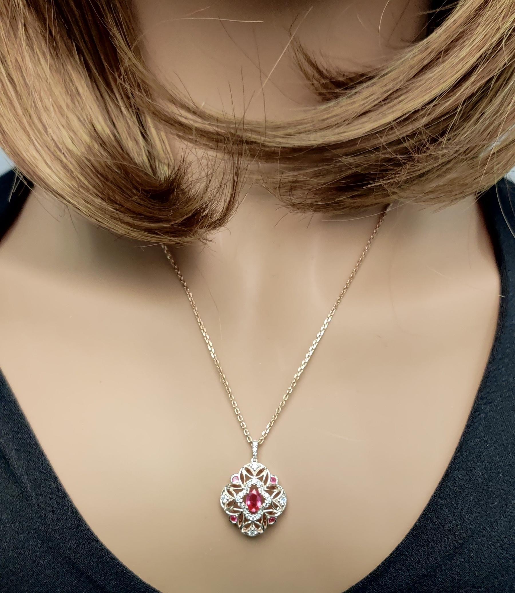 Colgante de gota de oro con rubí rojo ovalado natural y diamante blanco de 1,09 quilates TW en Nuevo estado para la venta en New York, NY