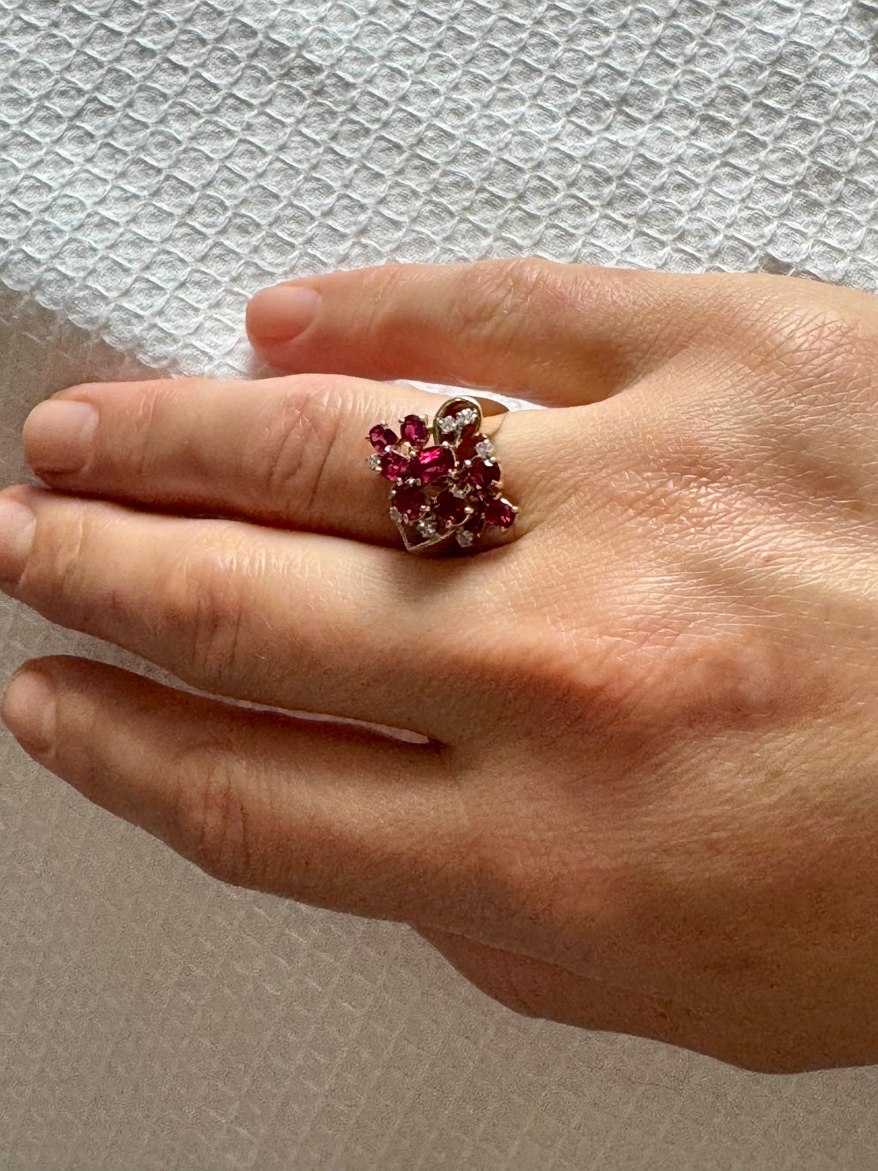 Natural Oval Ruby and Diamond 14 Karat Yellow Gold Cocktail Ring Size 7 For Sale 10
