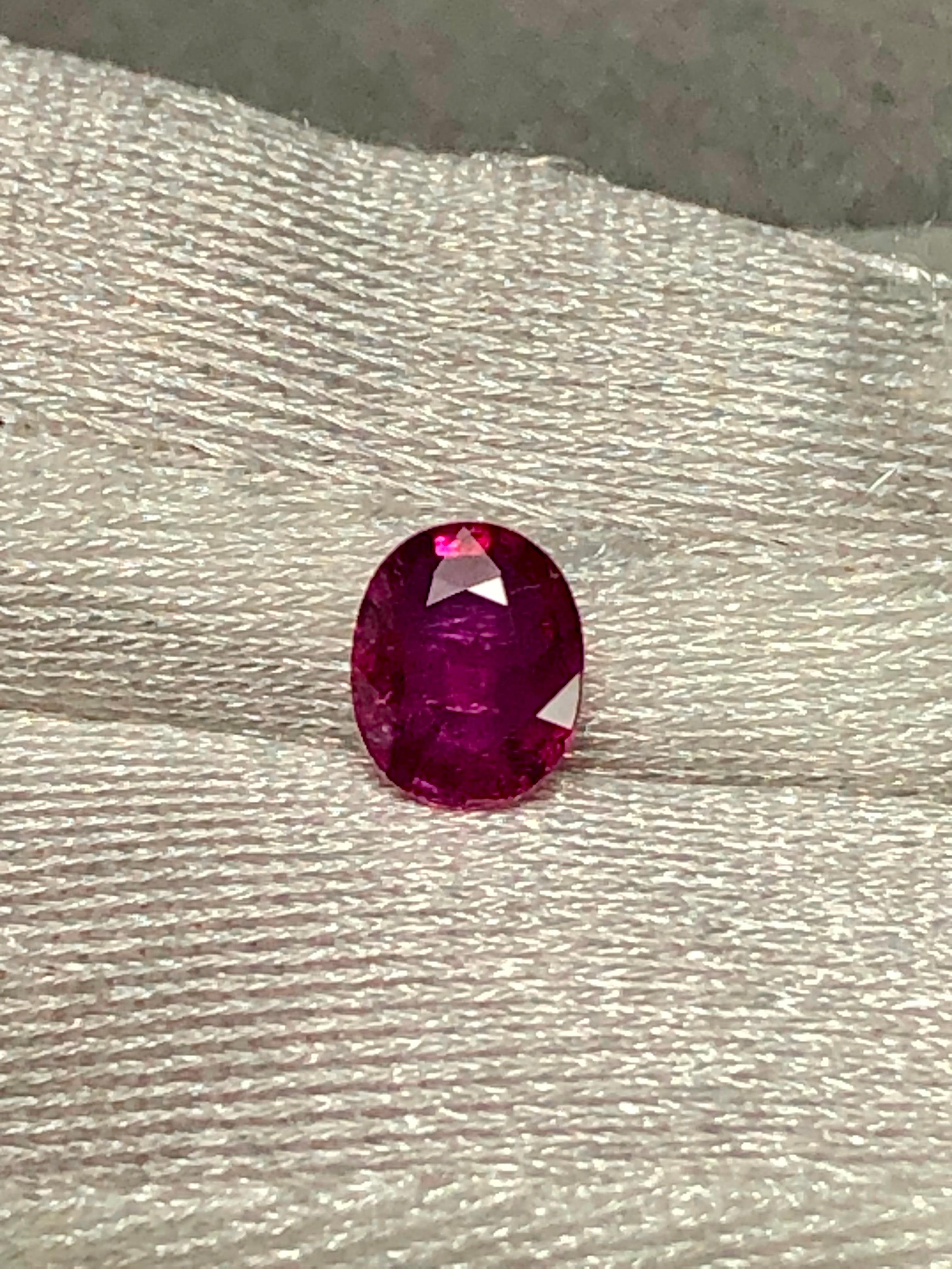 Bague de fiançailles rubis ovale naturel et diamant or jaune 18k en vente 2