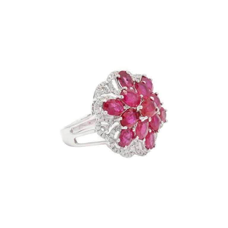 in vendita:  Anello da cocktail con rubino ovale naturale e diamante per donna in oro bianco 14k 9