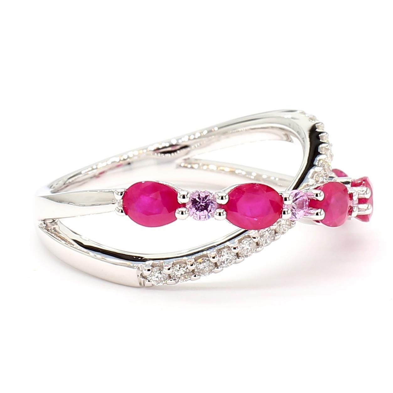 Natürlicher ovaler Rubin und Diamant/Sapphire 1,45 Karat TW Gold Cocktail-Ring (Ovalschliff) im Angebot