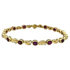 Armband aus 18 Karat Gelbgold mit ovalem Rubin und rundem Diamant