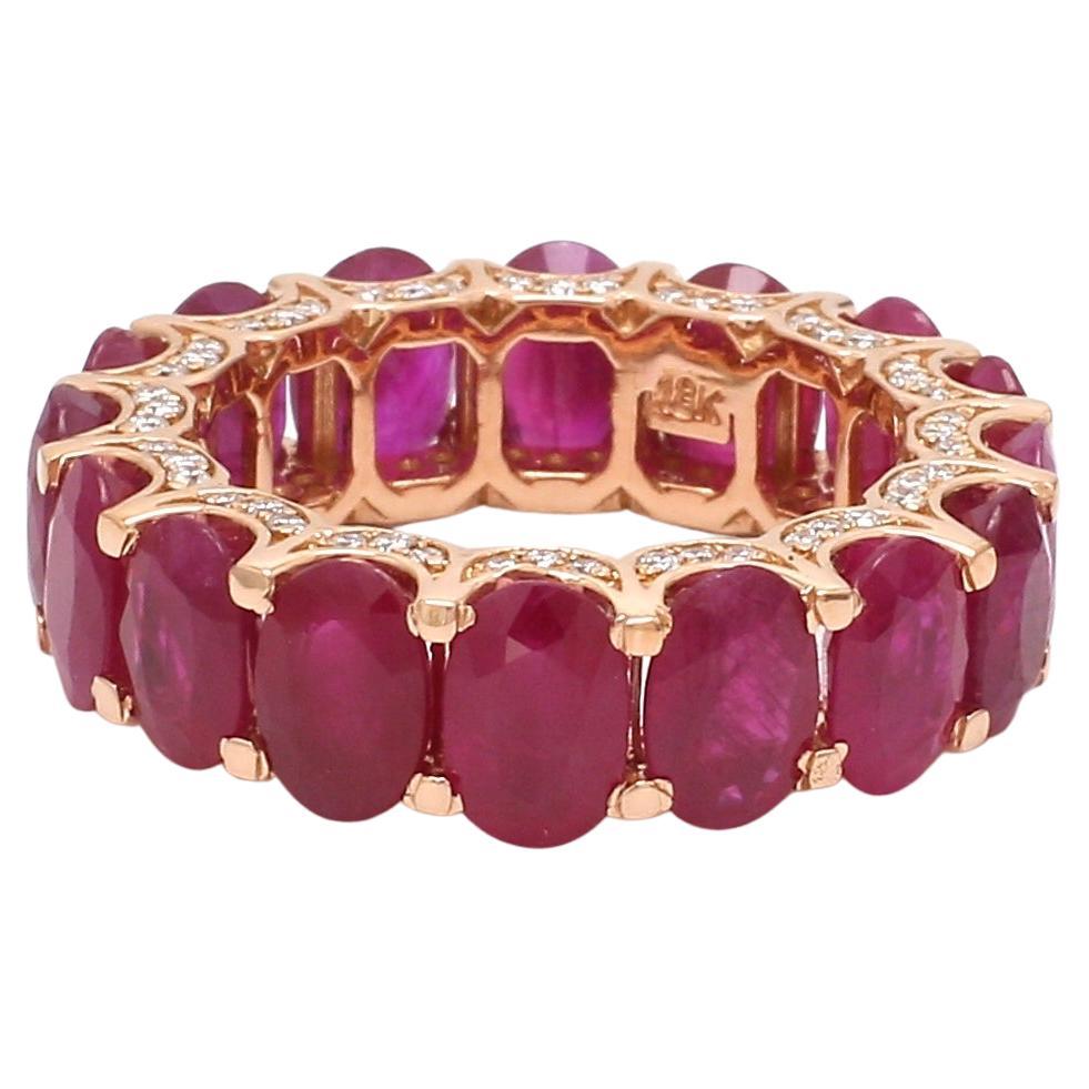 En vente :  Bague jonc en or rose 18 carats avec rubis ovale naturel pavé de diamants et pierres précieuses