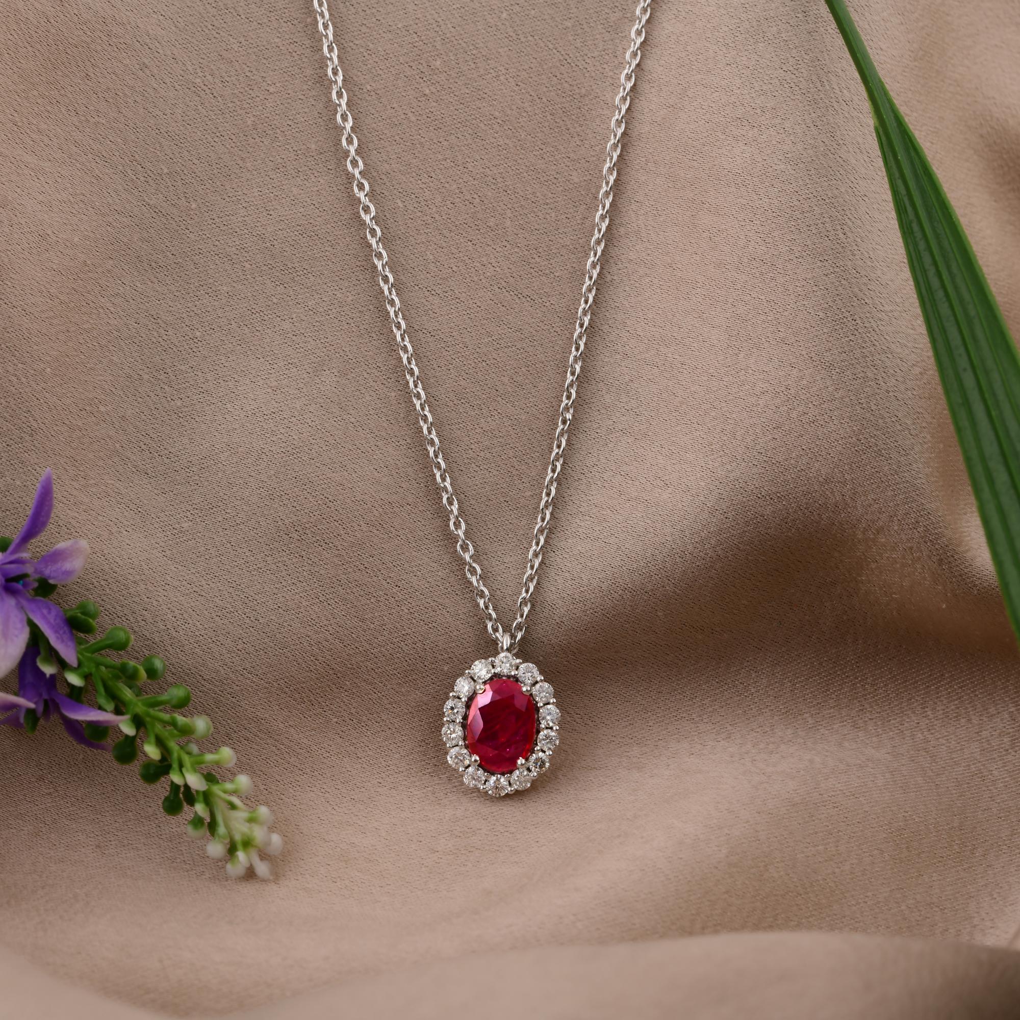 Collar Colgante de Piedra Preciosa Rubí Oval Natural SI/H Diamante Oro Blanco 18 Kilates en Nuevo estado para la venta en Diera, Dubai